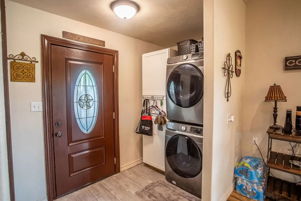 Single Family Residence For Sale in Shackelford County , 307 County Road 148, Albany, Texas 76430, 3 Bedroom, 2 Bathroom, Garage spaces, 2,009 Sqft, built in 2016, mls#21294606, Real Estate Agent in Albany, Homes For Sale in Shackelford county, Homes For Sale in Albany, Realtor in Albany Texas, Real Estate Brokerage Independent Realty Texas, Luminita Cordes Realtor