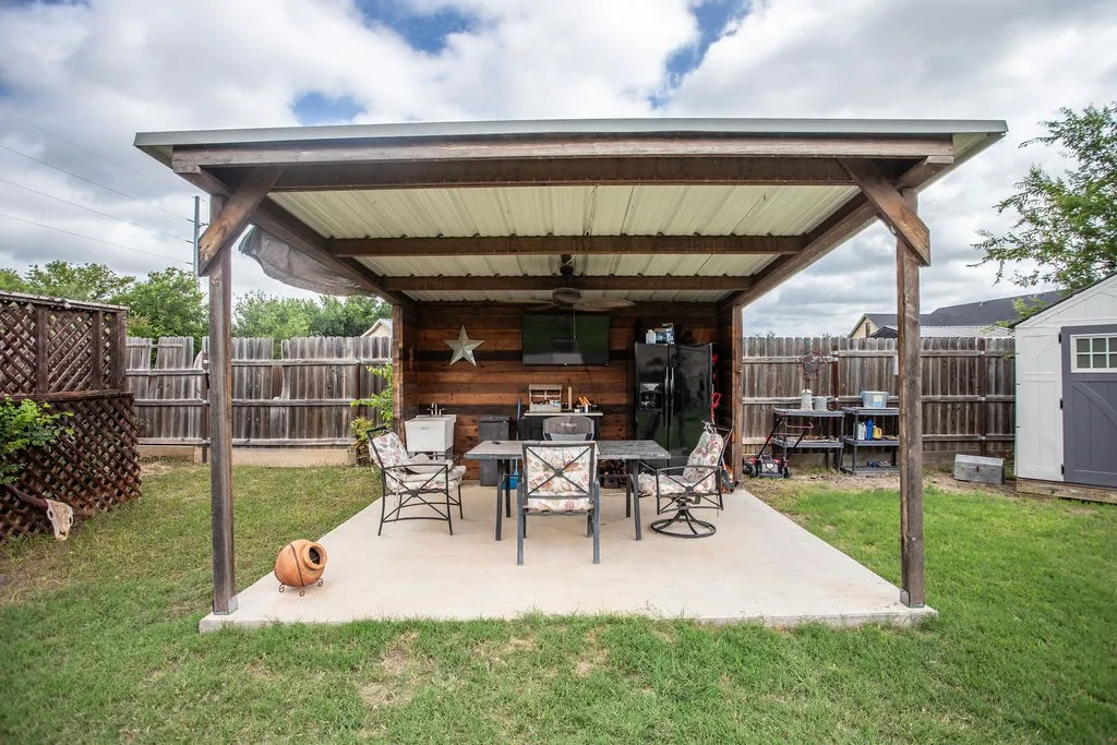 Single Family Residence For Sale in Shackelford County , 307 County Road 148, Albany, Texas 76430, 3 Bedroom, 2 Bathroom, Garage spaces, 2,009 Sqft, built in 2016, mls#21294606, Real Estate Agent in Albany, Homes For Sale in Shackelford county, Homes For Sale in Albany, Realtor in Albany Texas, Real Estate Brokerage Independent Realty Texas, Luminita Cordes Realtor