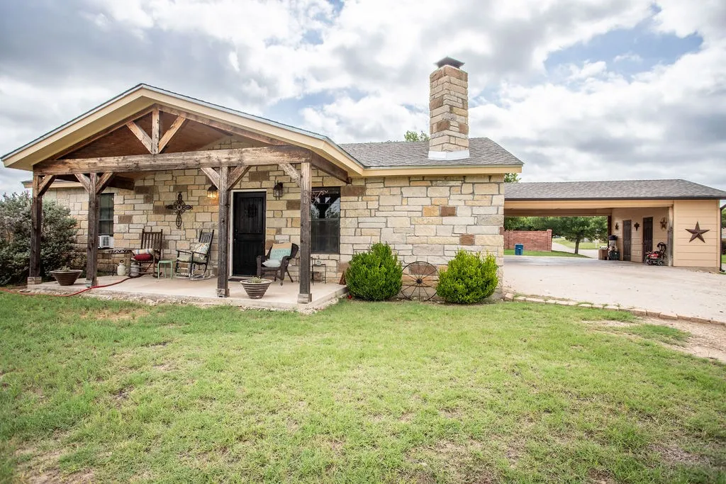 Single Family Residence For Sale in Shackelford County , 307 County Road 148, Albany, Texas 76430, 3 Bedroom, 2 Bathroom, Garage spaces, 2,009 Sqft, built in 2016, mls#21294606, Real Estate Agent in Albany, Homes For Sale in Shackelford county, Homes For Sale in Albany, Realtor in Albany Texas, Real Estate Brokerage Independent Realty Texas, Luminita Cordes Realtor