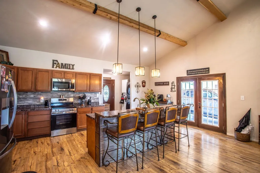 Single Family Residence For Sale in Shackelford County , 307 County Road 148, Albany, Texas 76430, 3 Bedroom, 2 Bathroom, Garage spaces, 2,009 Sqft, built in 2016, mls#21294606, Real Estate Agent in Albany, Homes For Sale in Shackelford county, Homes For Sale in Albany, Realtor in Albany Texas, Real Estate Brokerage Independent Realty Texas, Luminita Cordes Realtor