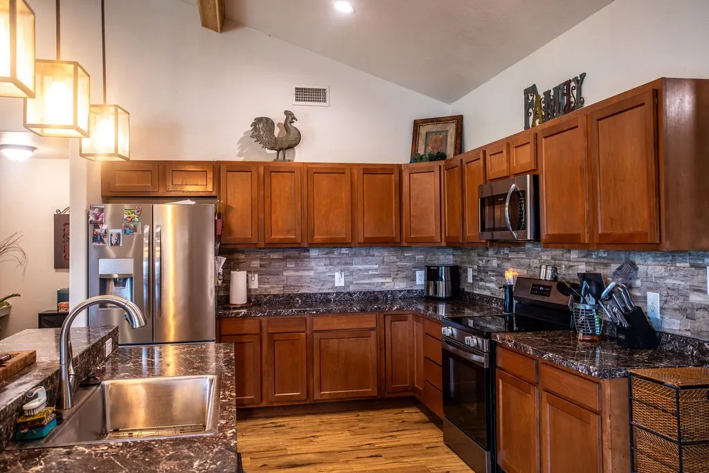 Single Family Residence For Sale in Shackelford County , 307 County Road 148, Albany, Texas 76430, 3 Bedroom, 2 Bathroom, Garage spaces, 2,009 Sqft, built in 2016, mls#21294606, Real Estate Agent in Albany, Homes For Sale in Shackelford county, Homes For Sale in Albany, Realtor in Albany Texas, Real Estate Brokerage Independent Realty Texas, Luminita Cordes Realtor