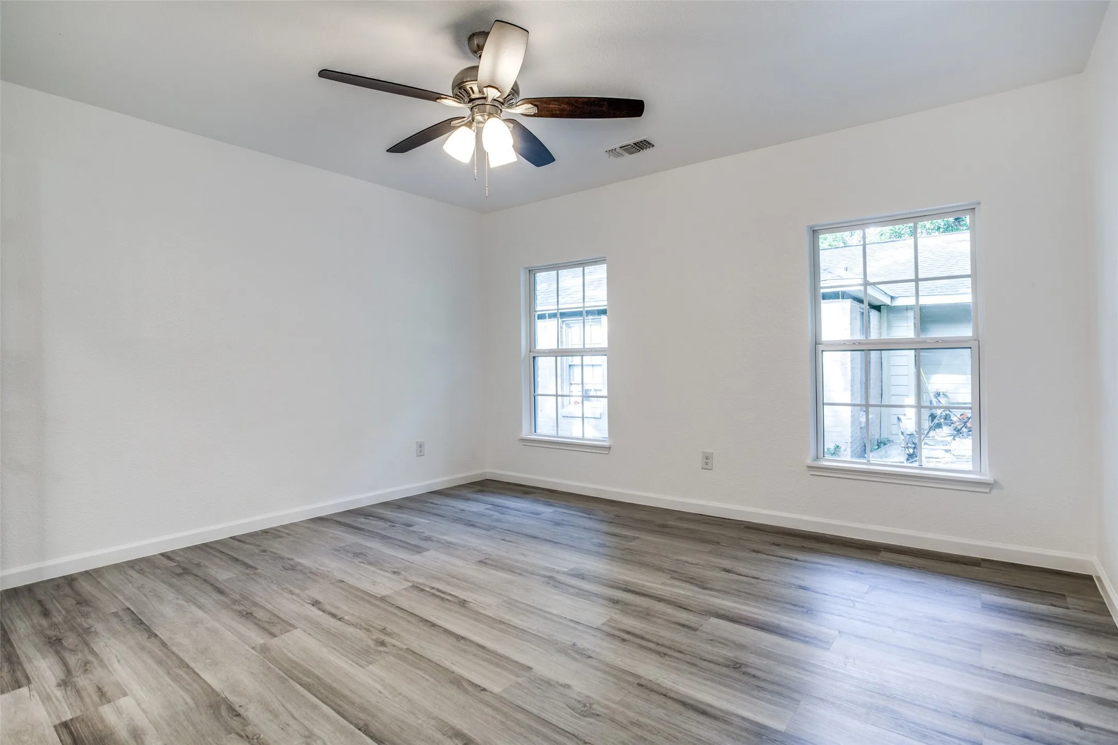 Single Family Residence For Rent in Dallas County , 3564 Virginia Boulevard, Dallas, Texas 75211, 3 Bedroom, 2 Bathroom, Garage spaces, 1,327 Sqft, built in 1946, mls#21299287, Real Estate Agent in Dallas, Homes For Rent in Dallas county, Homes For Rent in Dallas, Realtor in Dallas Texas, Real Estate Brokerage Independent Realty Texas, Luminita Cordes Realtor