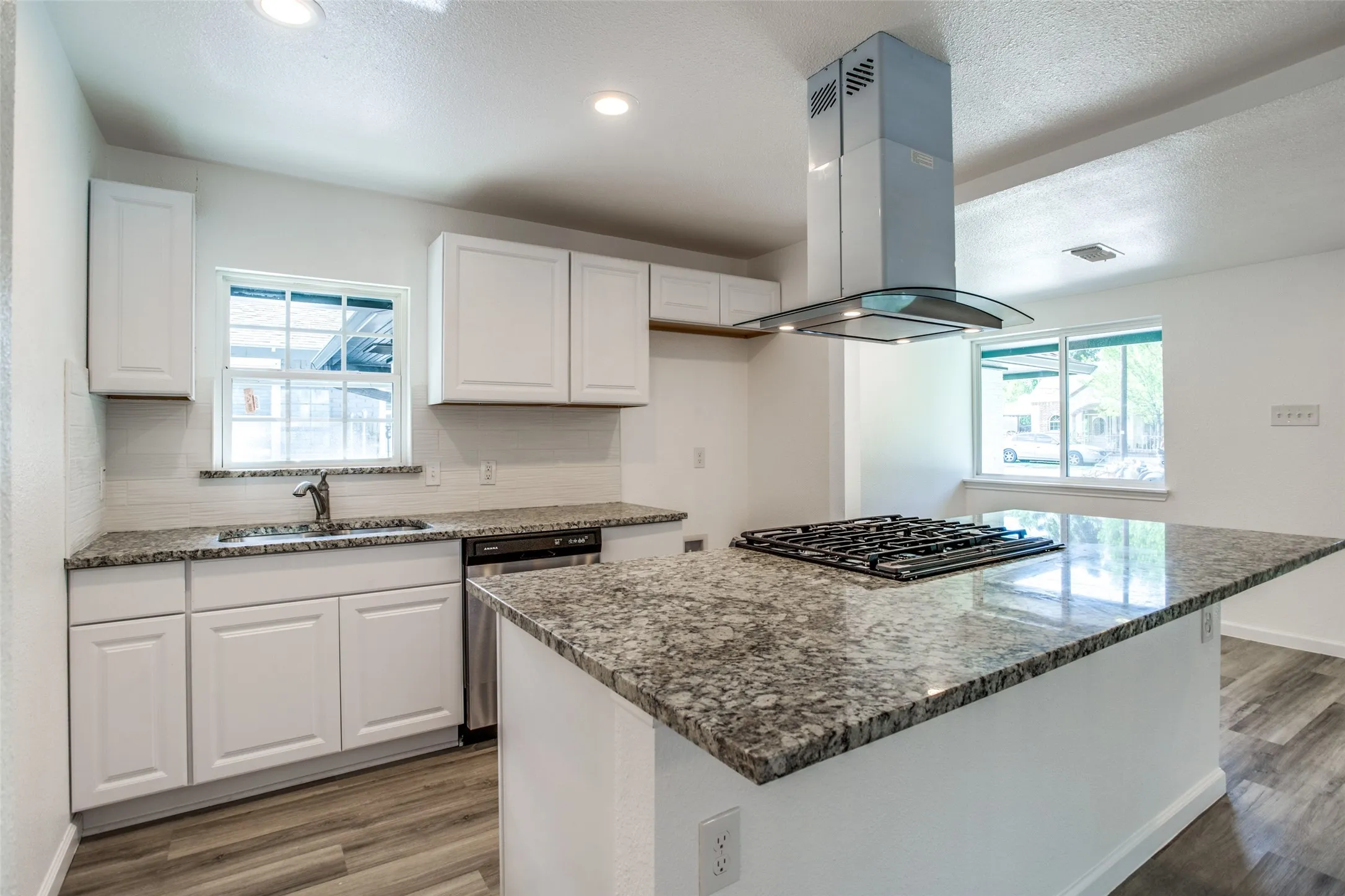 Single Family Residence For Rent in Dallas County , 3564 Virginia Boulevard, Dallas, Texas 75211, 3 Bedroom, 2 Bathroom, Garage spaces, 1,327 Sqft, built in 1946, mls#21299287, Real Estate Agent in Dallas, Homes For Rent in Dallas county, Homes For Rent in Dallas, Realtor in Dallas Texas, Real Estate Brokerage Independent Realty Texas, Luminita Cordes Realtor