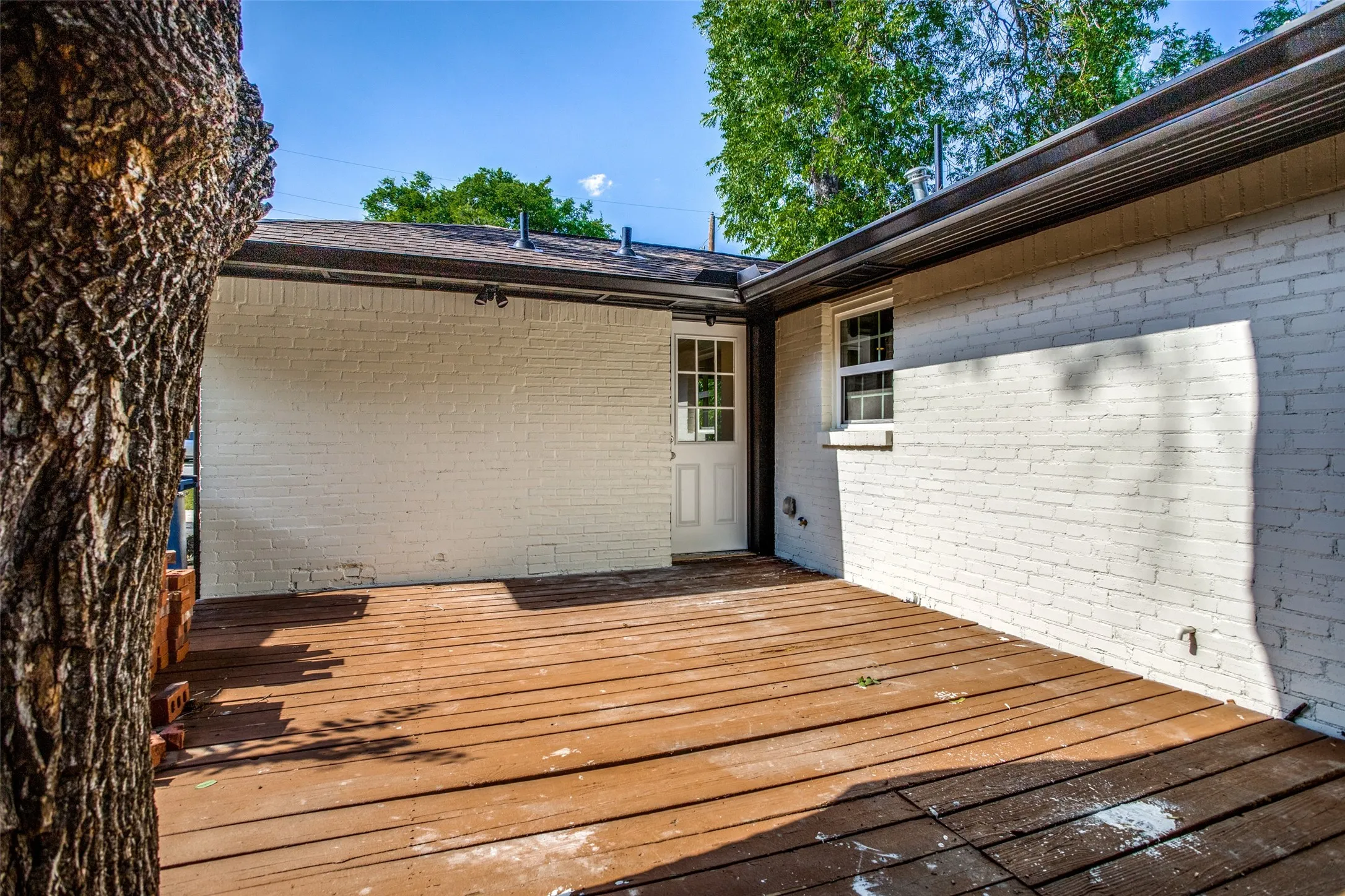 Single Family Residence For Rent in Dallas County , 3564 Virginia Boulevard, Dallas, Texas 75211, 3 Bedroom, 2 Bathroom, Garage spaces, 1,327 Sqft, built in 1946, mls#21299287, Real Estate Agent in Dallas, Homes For Rent in Dallas county, Homes For Rent in Dallas, Realtor in Dallas Texas, Real Estate Brokerage Independent Realty Texas, Luminita Cordes Realtor