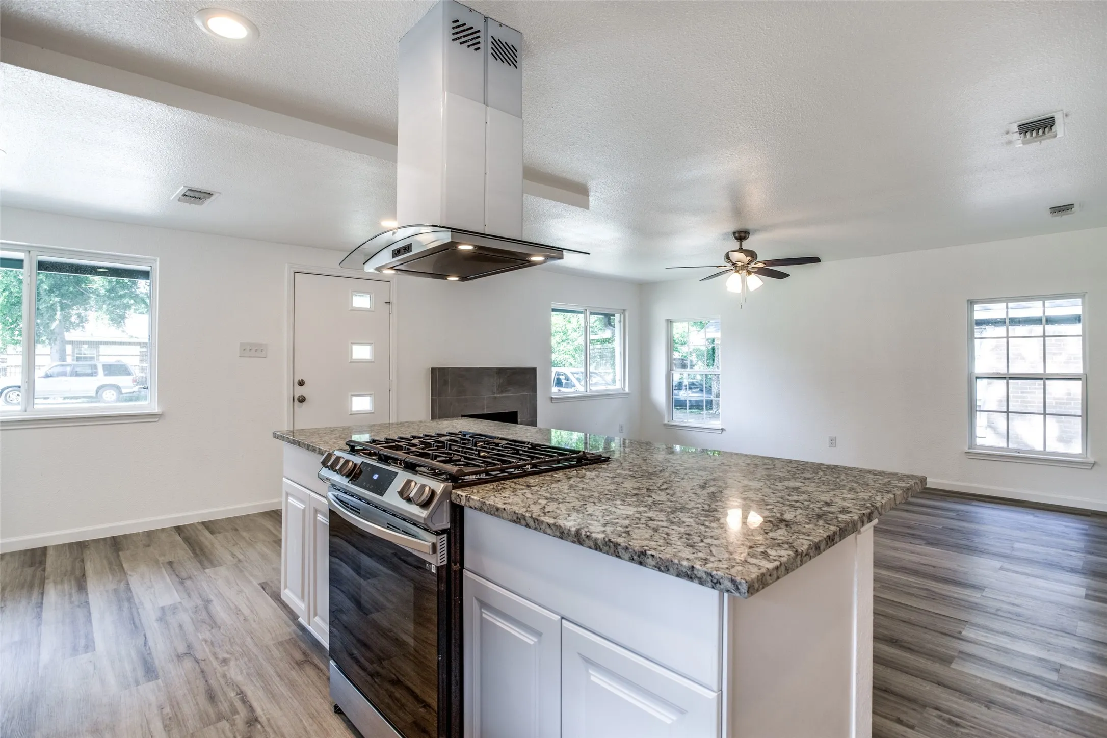 Single Family Residence For Rent in Dallas County , 3564 Virginia Boulevard, Dallas, Texas 75211, 3 Bedroom, 2 Bathroom, Garage spaces, 1,327 Sqft, built in 1946, mls#21299287, Real Estate Agent in Dallas, Homes For Rent in Dallas county, Homes For Rent in Dallas, Realtor in Dallas Texas, Real Estate Brokerage Independent Realty Texas, Luminita Cordes Realtor