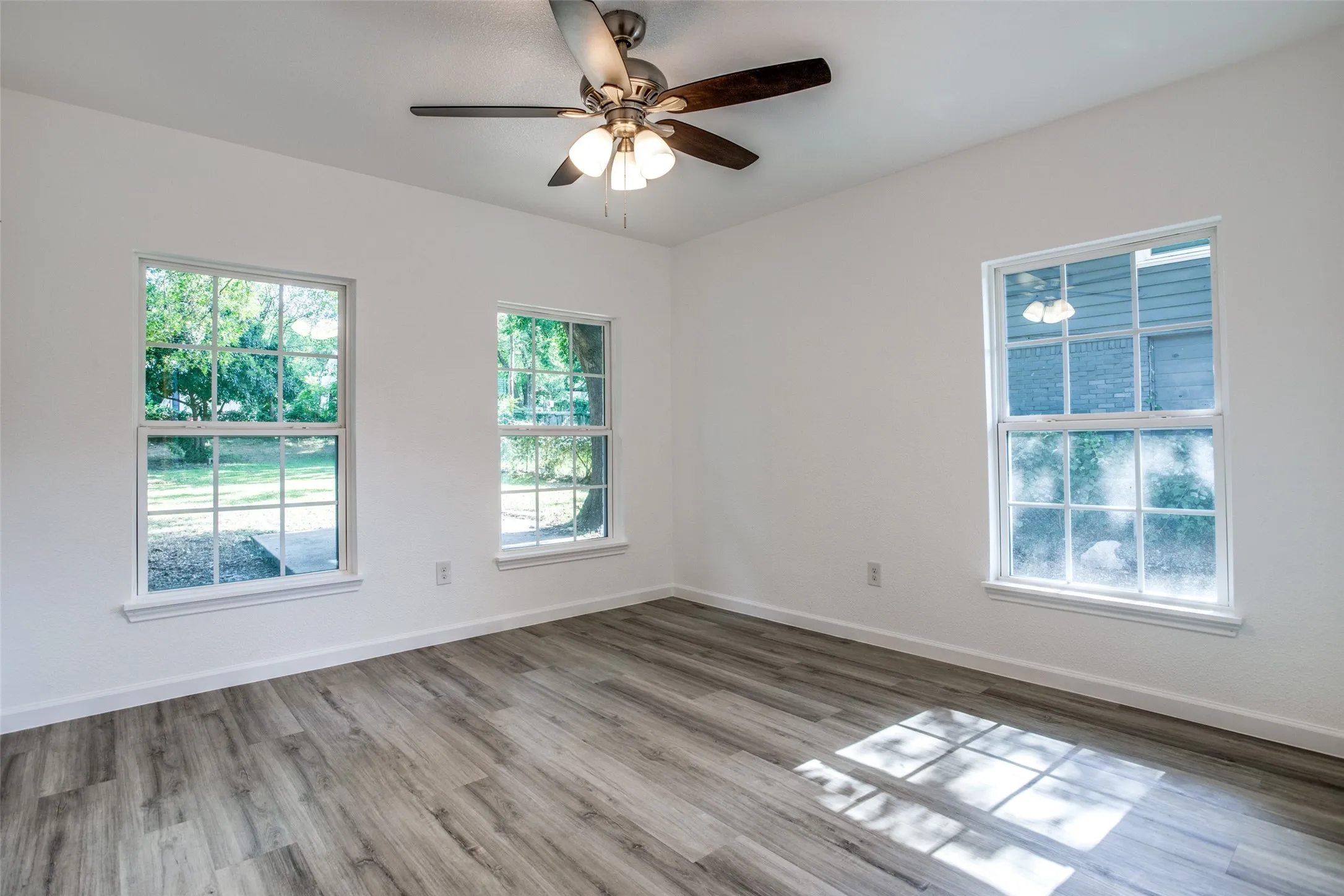 Single Family Residence For Rent in Dallas County , 3564 Virginia Boulevard, Dallas, Texas 75211, 3 Bedroom, 2 Bathroom, Garage spaces, 1,327 Sqft, built in 1946, mls#21299287, Real Estate Agent in Dallas, Homes For Rent in Dallas county, Homes For Rent in Dallas, Realtor in Dallas Texas, Real Estate Brokerage Independent Realty Texas, Luminita Cordes Realtor