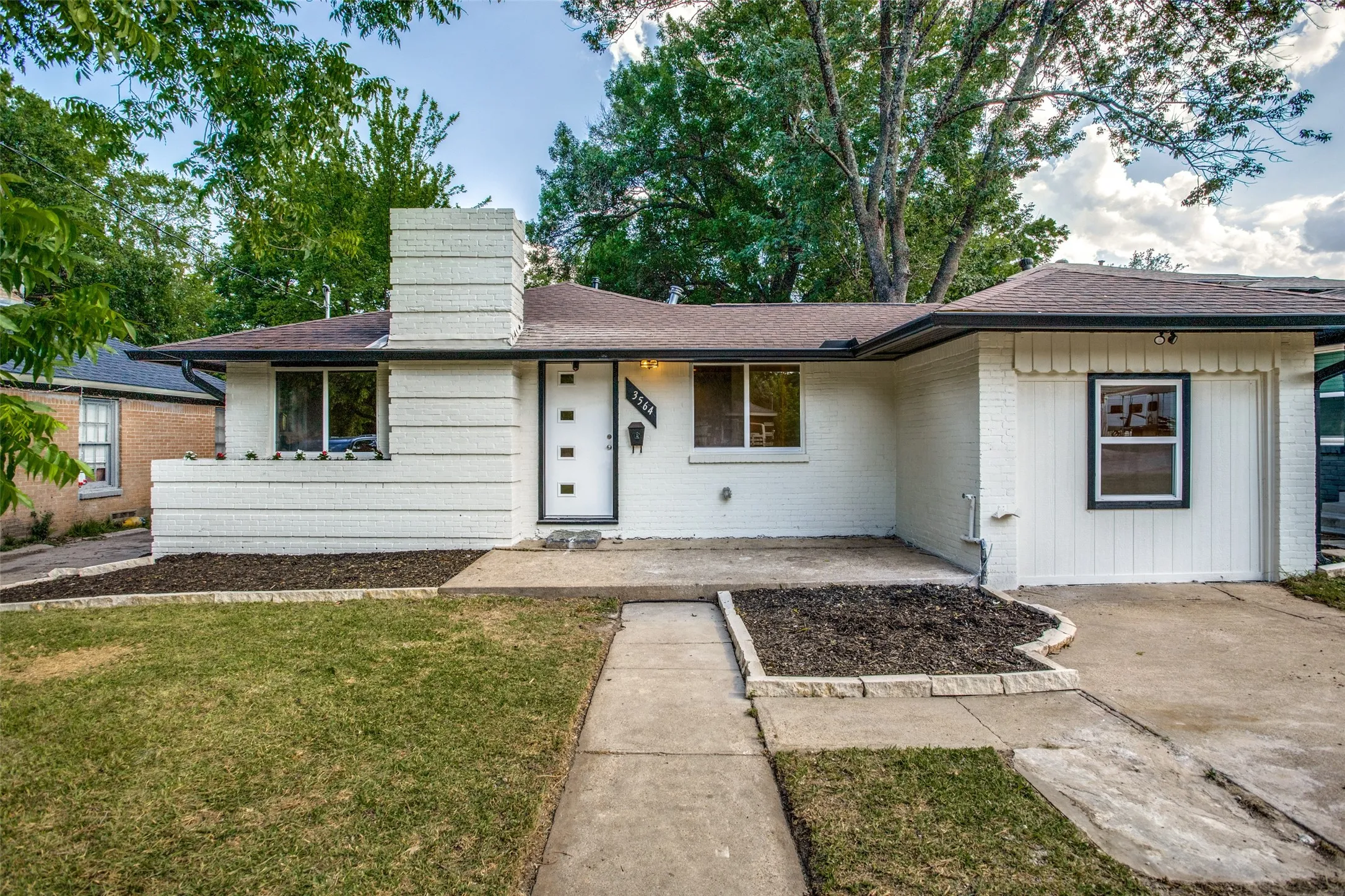 Single Family Residence For Rent in Dallas County , 3564 Virginia Boulevard, Dallas, Texas 75211, 3 Bedroom, 2 Bathroom, Garage spaces, 1,327 Sqft, built in 1946, mls#21299287, Real Estate Agent in Dallas, Homes For Rent in Dallas county, Homes For Rent in Dallas, Realtor in Dallas Texas, Real Estate Brokerage Independent Realty Texas, Luminita Cordes Realtor
