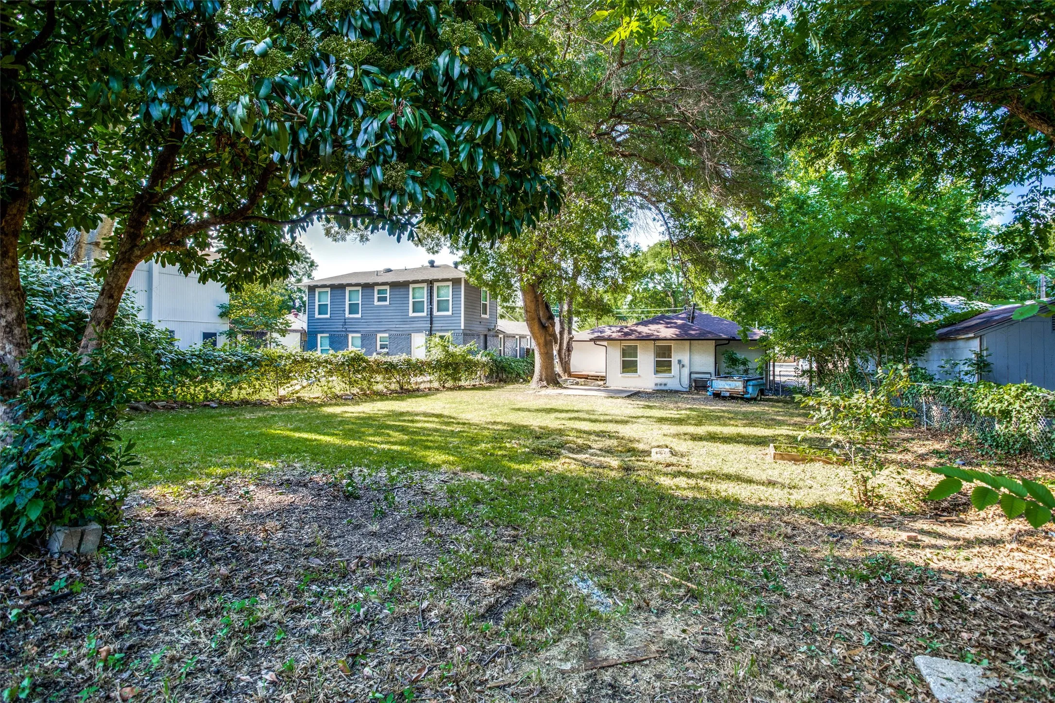 Single Family Residence For Rent in Dallas County , 3564 Virginia Boulevard, Dallas, Texas 75211, 3 Bedroom, 2 Bathroom, Garage spaces, 1,327 Sqft, built in 1946, mls#21299287, Real Estate Agent in Dallas, Homes For Rent in Dallas county, Homes For Rent in Dallas, Realtor in Dallas Texas, Real Estate Brokerage Independent Realty Texas, Luminita Cordes Realtor