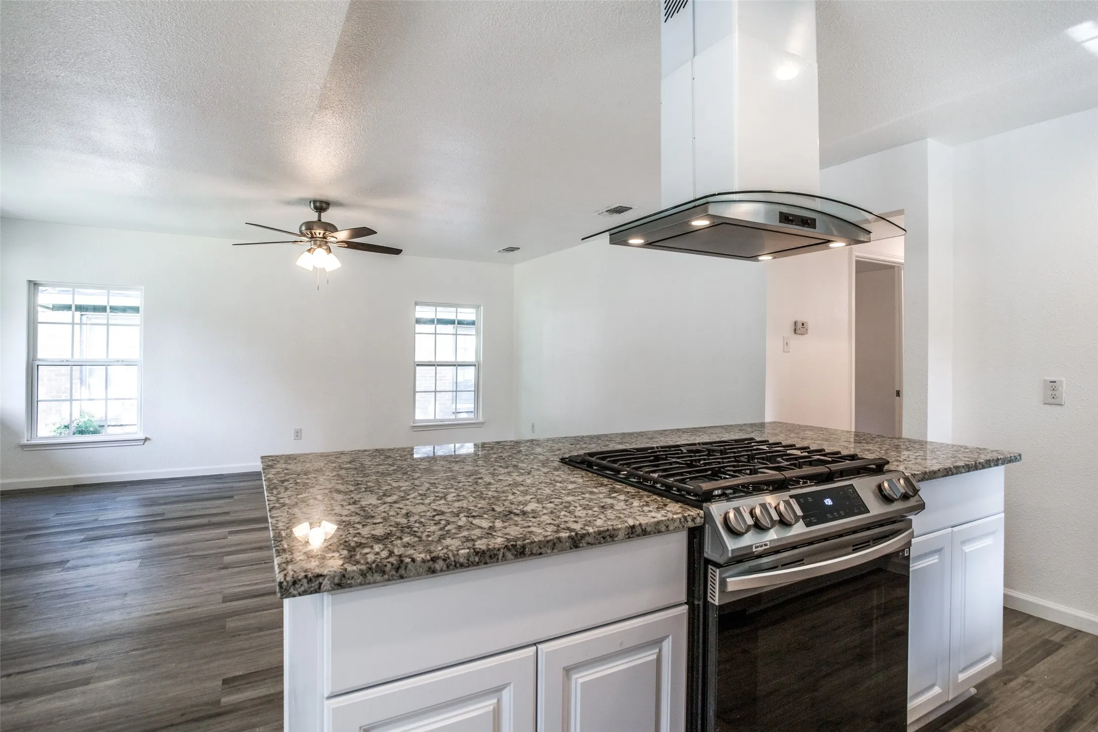 Single Family Residence For Rent in Dallas County , 3564 Virginia Boulevard, Dallas, Texas 75211, 3 Bedroom, 2 Bathroom, Garage spaces, 1,327 Sqft, built in 1946, mls#21299287, Real Estate Agent in Dallas, Homes For Rent in Dallas county, Homes For Rent in Dallas, Realtor in Dallas Texas, Real Estate Brokerage Independent Realty Texas, Luminita Cordes Realtor