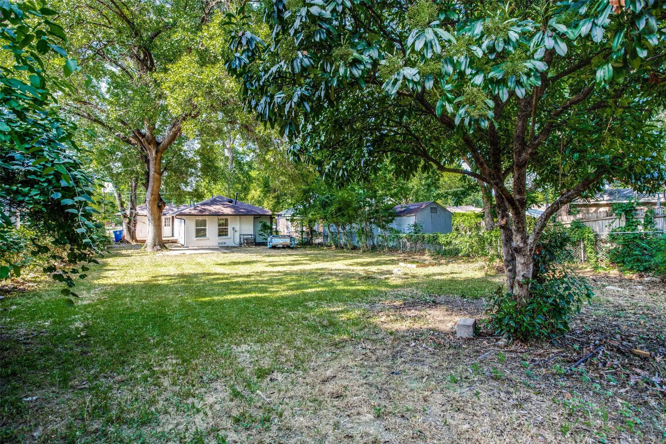 Single Family Residence For Rent in Dallas County , 3564 Virginia Boulevard, Dallas, Texas 75211, 3 Bedroom, 2 Bathroom, Garage spaces, 1,327 Sqft, built in 1946, mls#21299287, Real Estate Agent in Dallas, Homes For Rent in Dallas county, Homes For Rent in Dallas, Realtor in Dallas Texas, Real Estate Brokerage Independent Realty Texas, Luminita Cordes Realtor