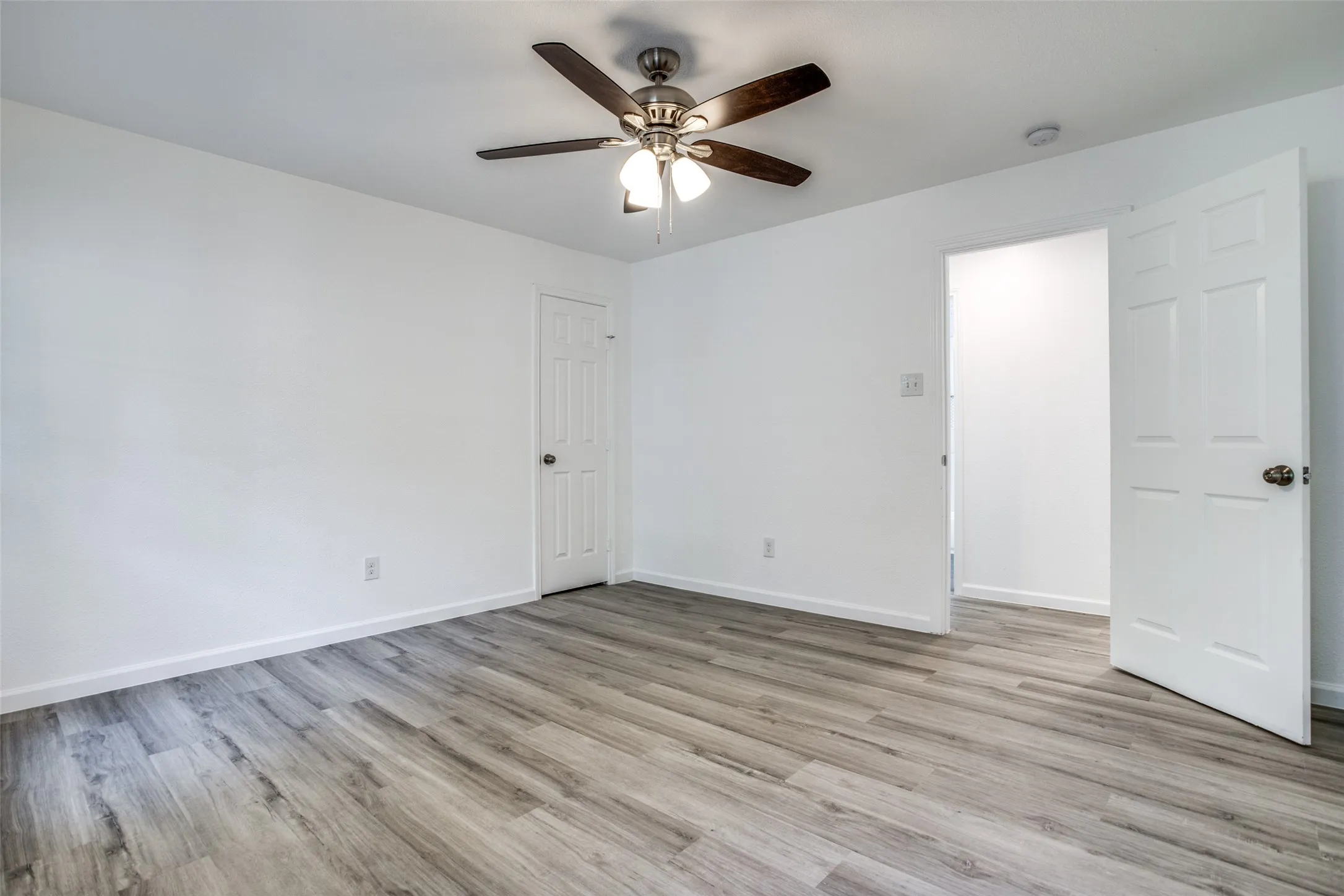 Single Family Residence For Rent in Dallas County , 3564 Virginia Boulevard, Dallas, Texas 75211, 3 Bedroom, 2 Bathroom, Garage spaces, 1,327 Sqft, built in 1946, mls#21299287, Real Estate Agent in Dallas, Homes For Rent in Dallas county, Homes For Rent in Dallas, Realtor in Dallas Texas, Real Estate Brokerage Independent Realty Texas, Luminita Cordes Realtor