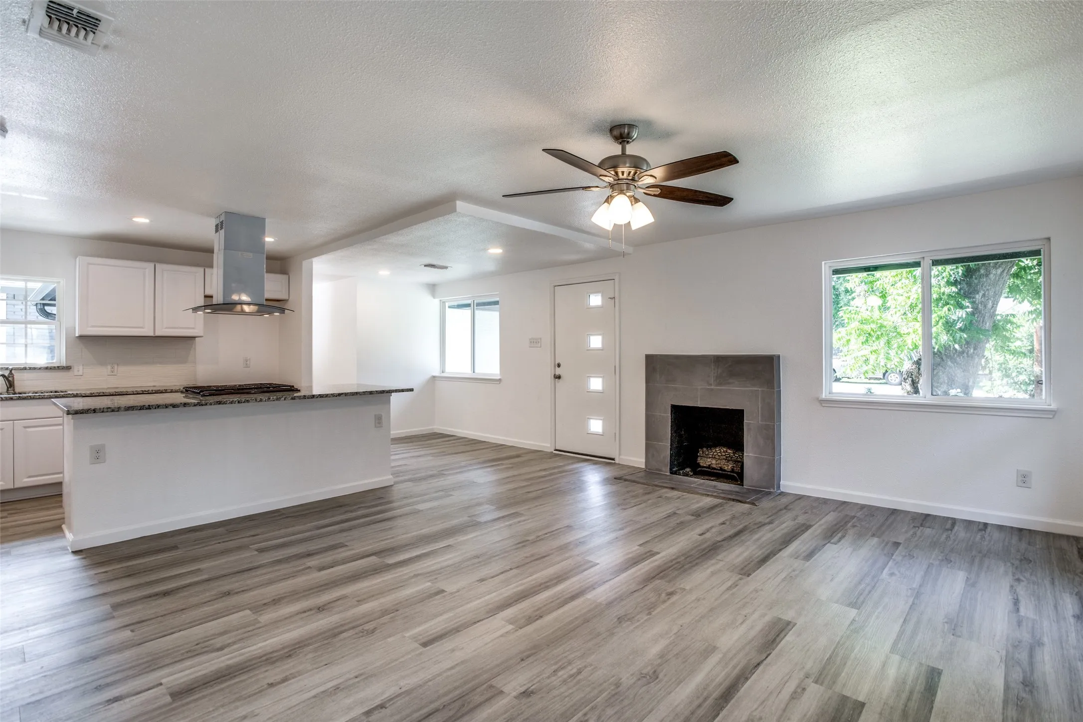 Single Family Residence For Rent in Dallas County , 3564 Virginia Boulevard, Dallas, Texas 75211, 3 Bedroom, 2 Bathroom, Garage spaces, 1,327 Sqft, built in 1946, mls#21299287, Real Estate Agent in Dallas, Homes For Rent in Dallas county, Homes For Rent in Dallas, Realtor in Dallas Texas, Real Estate Brokerage Independent Realty Texas, Luminita Cordes Realtor