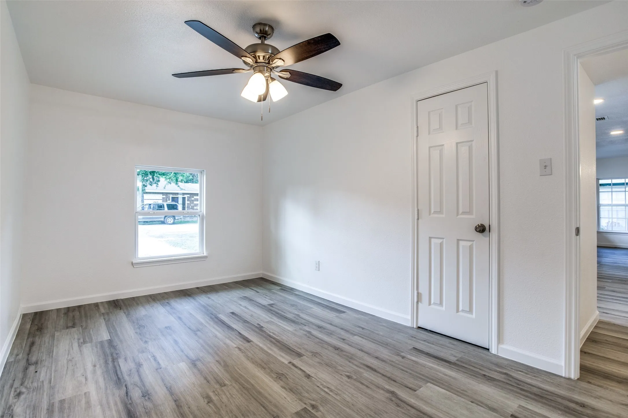 Single Family Residence For Rent in Dallas County , 3564 Virginia Boulevard, Dallas, Texas 75211, 3 Bedroom, 2 Bathroom, Garage spaces, 1,327 Sqft, built in 1946, mls#21299287, Real Estate Agent in Dallas, Homes For Rent in Dallas county, Homes For Rent in Dallas, Realtor in Dallas Texas, Real Estate Brokerage Independent Realty Texas, Luminita Cordes Realtor