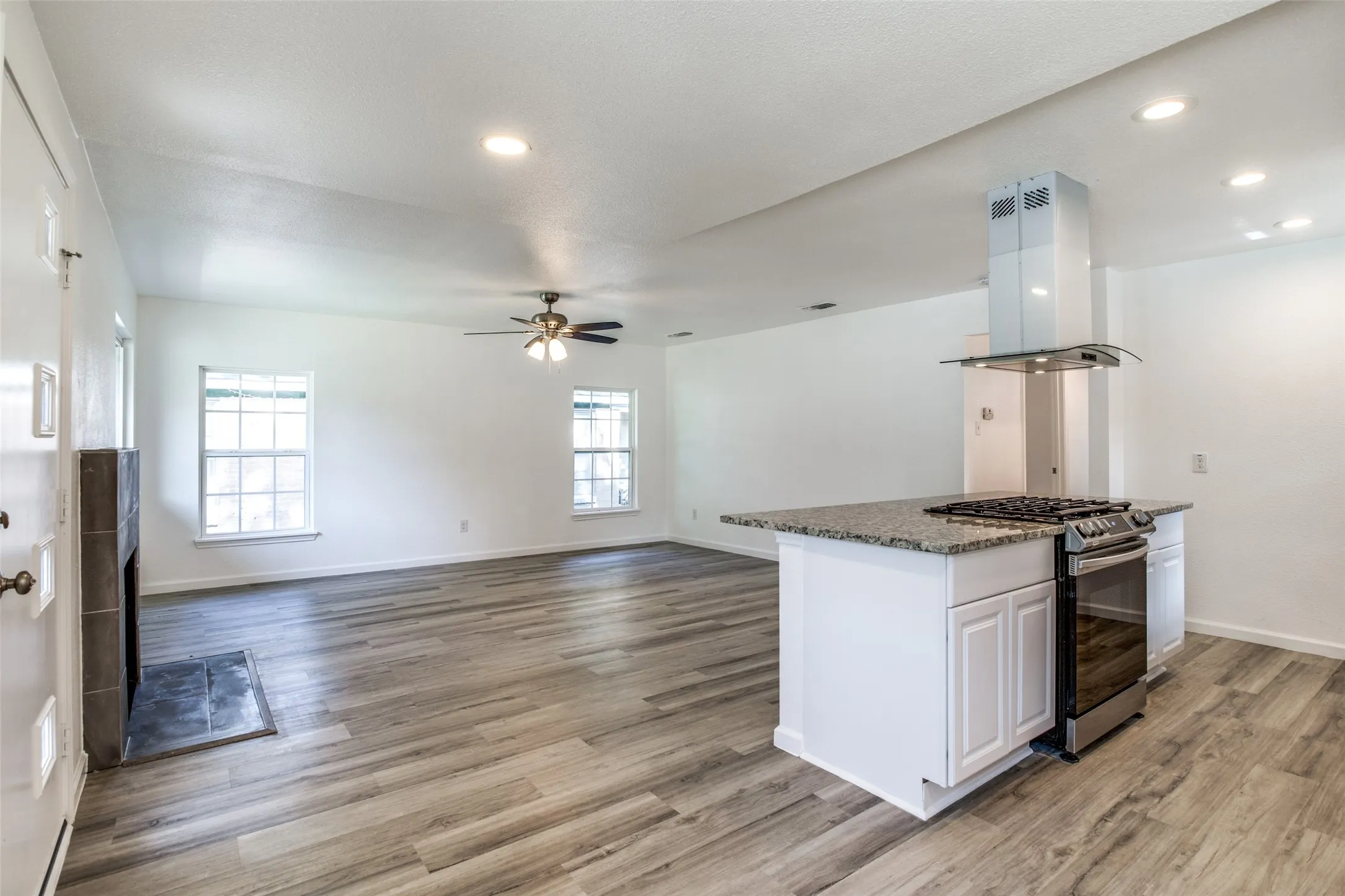 Single Family Residence For Rent in Dallas County , 3564 Virginia Boulevard, Dallas, Texas 75211, 3 Bedroom, 2 Bathroom, Garage spaces, 1,327 Sqft, built in 1946, mls#21299287, Real Estate Agent in Dallas, Homes For Rent in Dallas county, Homes For Rent in Dallas, Realtor in Dallas Texas, Real Estate Brokerage Independent Realty Texas, Luminita Cordes Realtor