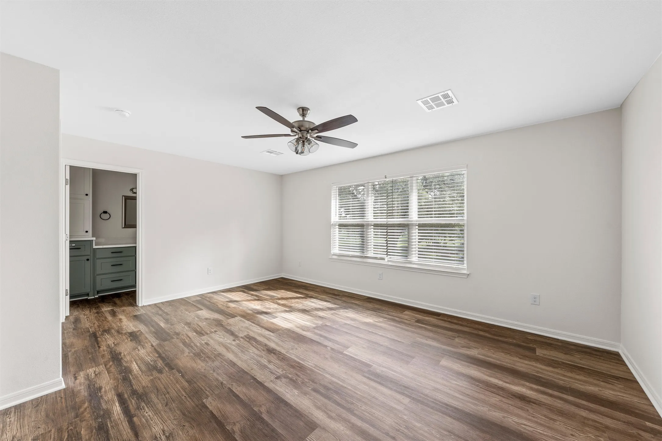 Triplex For Sale in Mc Lennan County , 700 Hines Avenue, Waco, Texas 76706, 3 Bedroom, 4 Bathroom, Garage spaces, 0 Sqft, built in 2021, Price $525,000, mls#21298961, Real Estate Agent in Waco, Homes For Sale in Mc Lennan county, Homes For Sale in Waco, Realtor in Waco Texas, Real Estate Brokerage Independent Realty Texas, Luminita Cordes Realtor