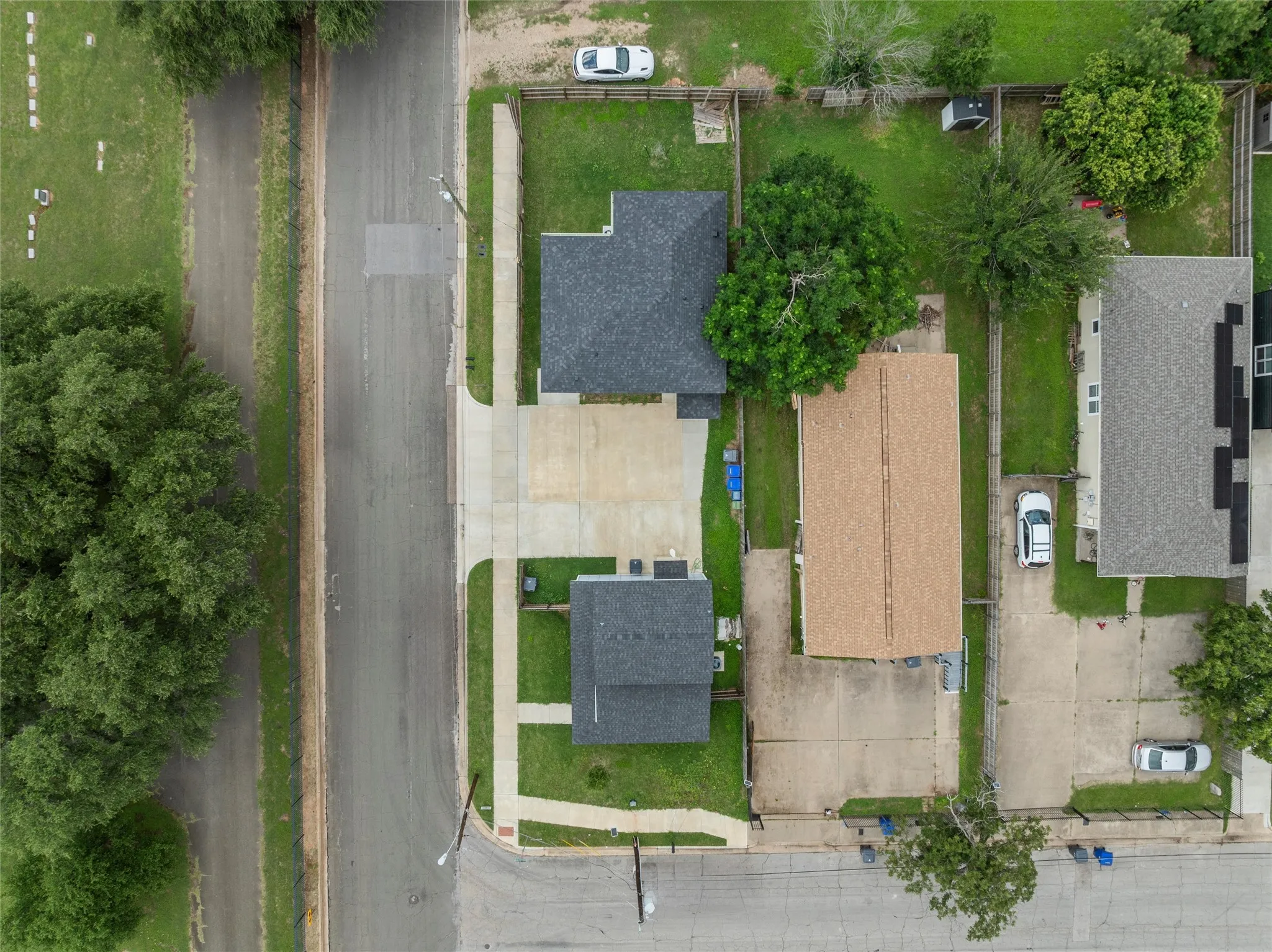 Triplex For Sale in Mc Lennan County , 700 Hines Avenue, Waco, Texas 76706, 3 Bedroom, 4 Bathroom, Garage spaces, 0 Sqft, built in 2021, Price $525,000, mls#21298961, Real Estate Agent in Waco, Homes For Sale in Mc Lennan county, Homes For Sale in Waco, Realtor in Waco Texas, Real Estate Brokerage Independent Realty Texas, Luminita Cordes Realtor