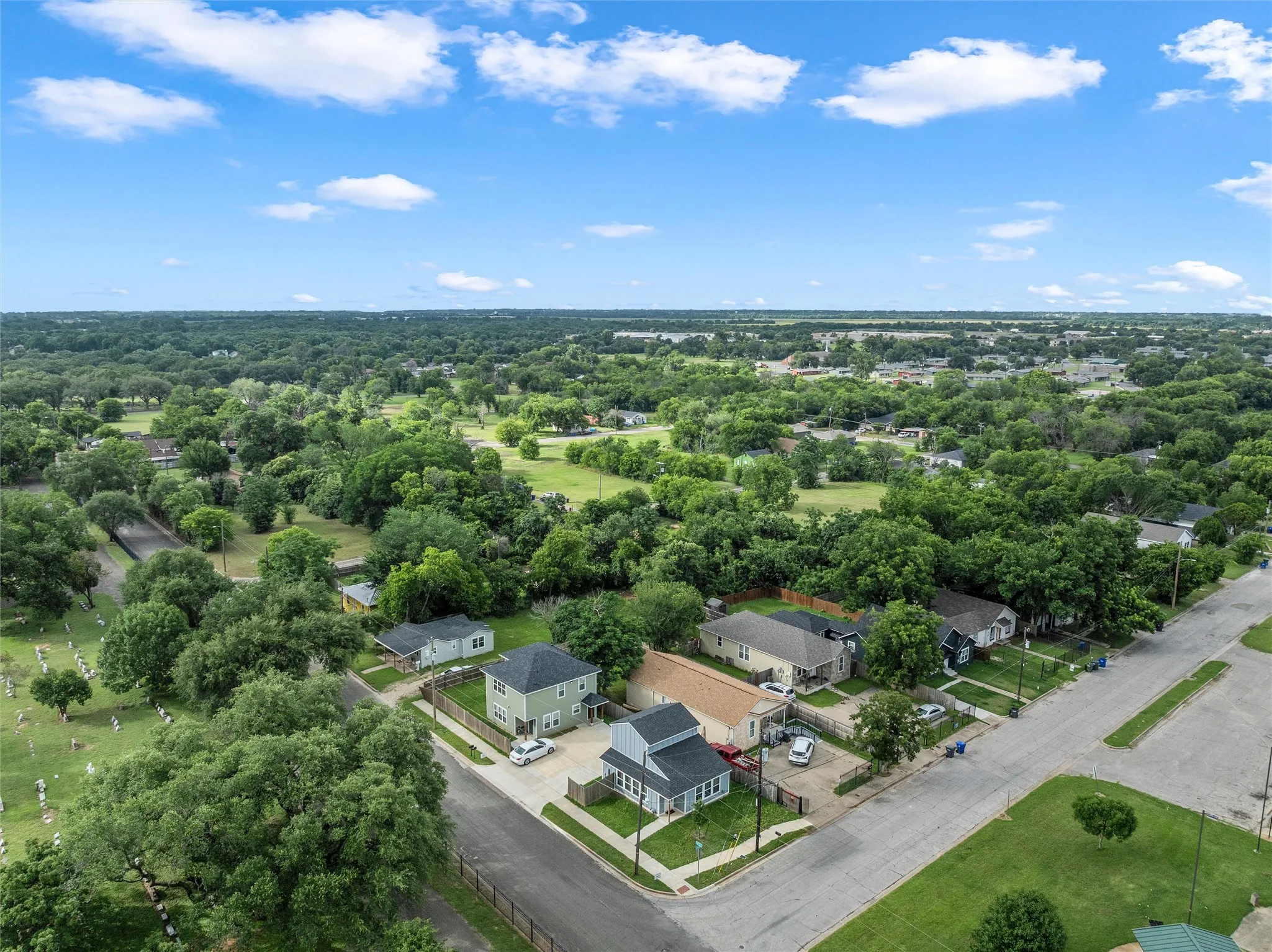 Triplex For Sale in Mc Lennan County , 700 Hines Avenue, Waco, Texas 76706, 3 Bedroom, 4 Bathroom, Garage spaces, 0 Sqft, built in 2021, Price $525,000, mls#21298961, Real Estate Agent in Waco, Homes For Sale in Mc Lennan county, Homes For Sale in Waco, Realtor in Waco Texas, Real Estate Brokerage Independent Realty Texas, Luminita Cordes Realtor