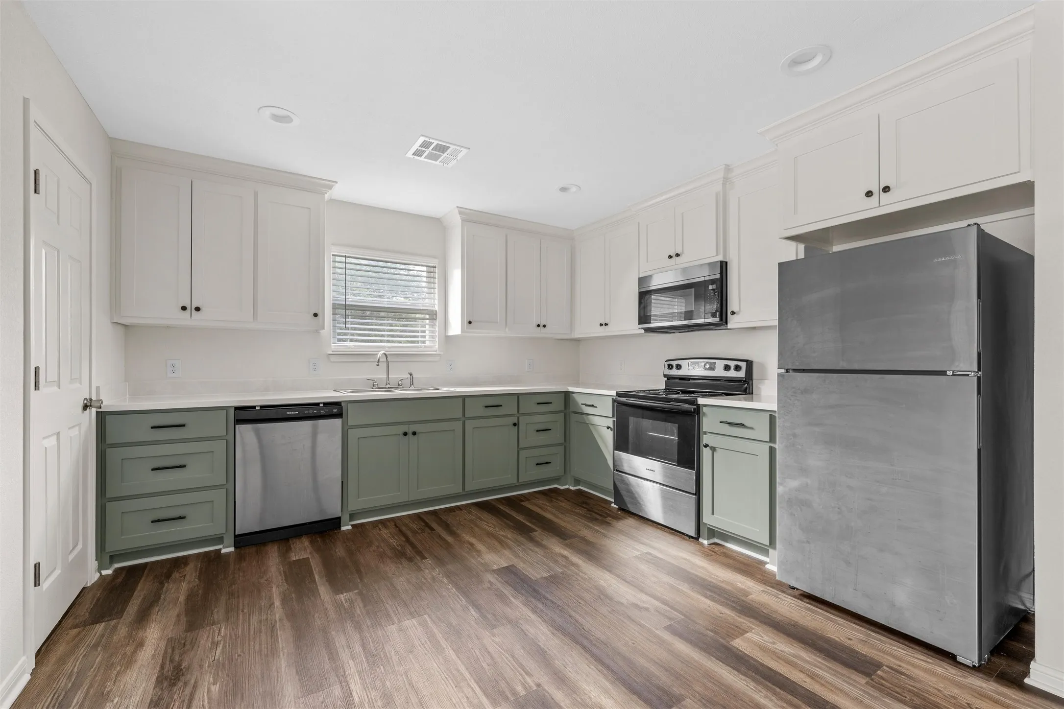 Triplex For Sale in Mc Lennan County , 700 Hines Avenue, Waco, Texas 76706, 3 Bedroom, 4 Bathroom, Garage spaces, 0 Sqft, built in 2021, Price $525,000, mls#21298961, Real Estate Agent in Waco, Homes For Sale in Mc Lennan county, Homes For Sale in Waco, Realtor in Waco Texas, Real Estate Brokerage Independent Realty Texas, Luminita Cordes Realtor