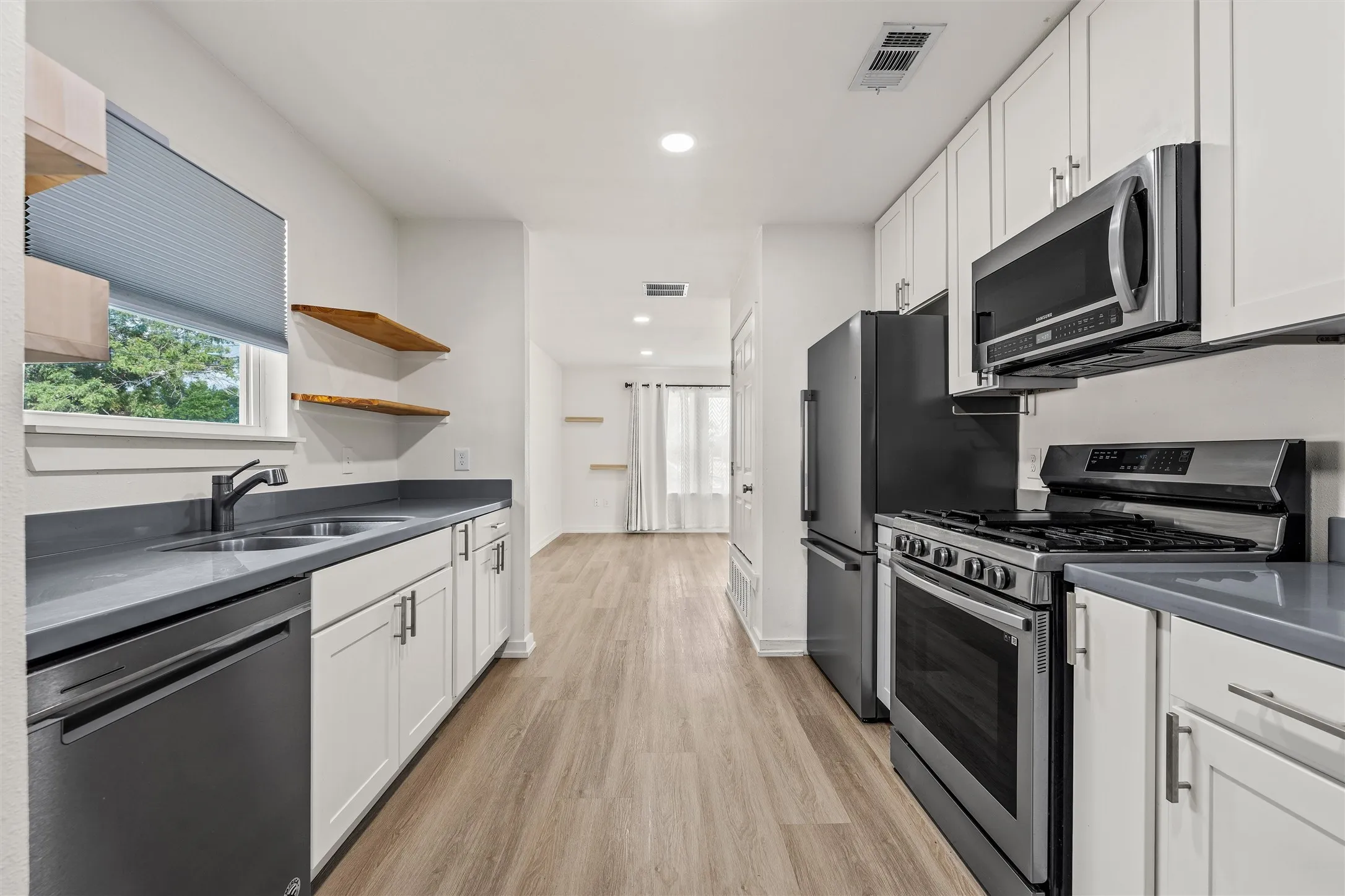 Triplex For Sale in Mc Lennan County , 700 Hines Avenue, Waco, Texas 76706, 3 Bedroom, 4 Bathroom, Garage spaces, 0 Sqft, built in 2021, Price $525,000, mls#21298961, Real Estate Agent in Waco, Homes For Sale in Mc Lennan county, Homes For Sale in Waco, Realtor in Waco Texas, Real Estate Brokerage Independent Realty Texas, Luminita Cordes Realtor