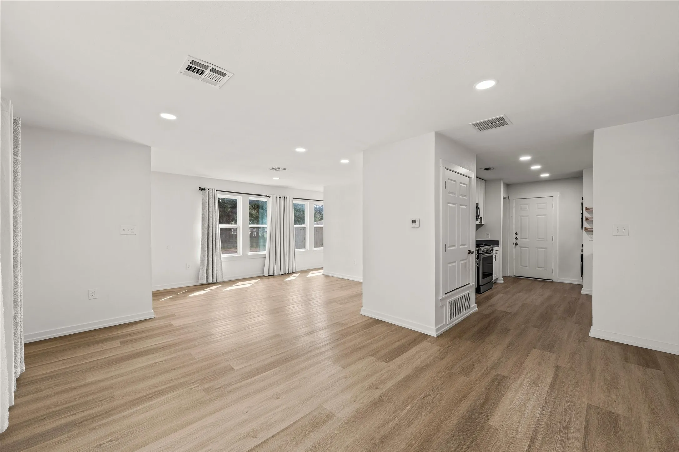 Triplex For Sale in Mc Lennan County , 700 Hines Avenue, Waco, Texas 76706, 3 Bedroom, 4 Bathroom, Garage spaces, 0 Sqft, built in 2021, Price $525,000, mls#21298961, Real Estate Agent in Waco, Homes For Sale in Mc Lennan county, Homes For Sale in Waco, Realtor in Waco Texas, Real Estate Brokerage Independent Realty Texas, Luminita Cordes Realtor