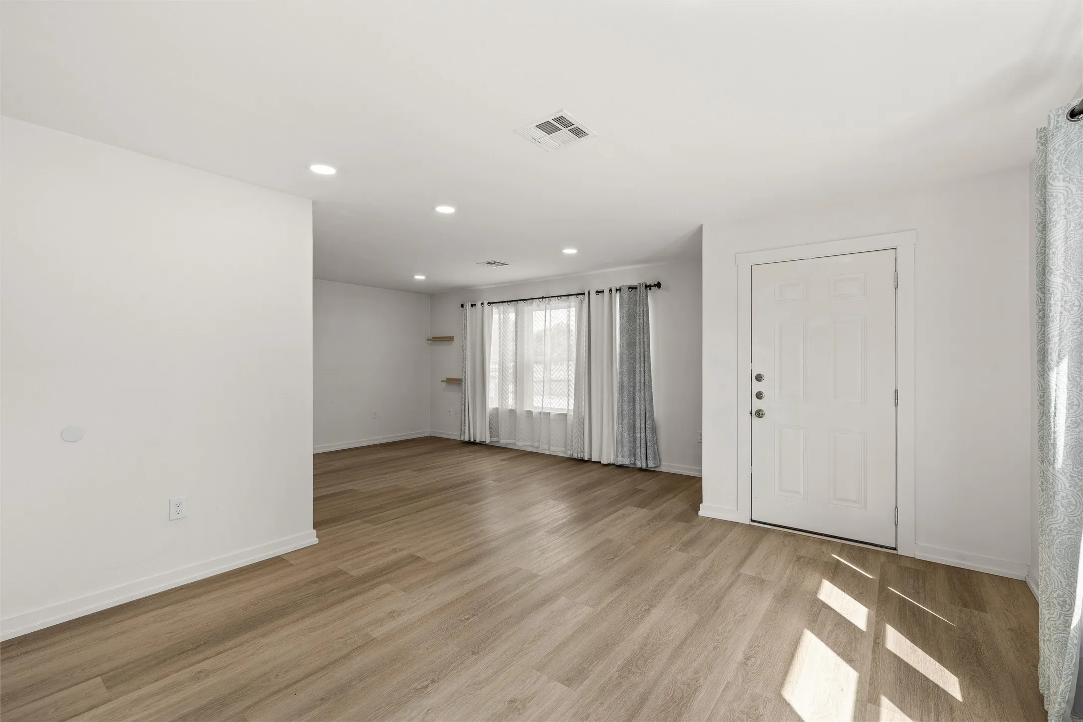 Triplex For Sale in Mc Lennan County , 700 Hines Avenue, Waco, Texas 76706, 3 Bedroom, 4 Bathroom, Garage spaces, 0 Sqft, built in 2021, Price $525,000, mls#21298961, Real Estate Agent in Waco, Homes For Sale in Mc Lennan county, Homes For Sale in Waco, Realtor in Waco Texas, Real Estate Brokerage Independent Realty Texas, Luminita Cordes Realtor