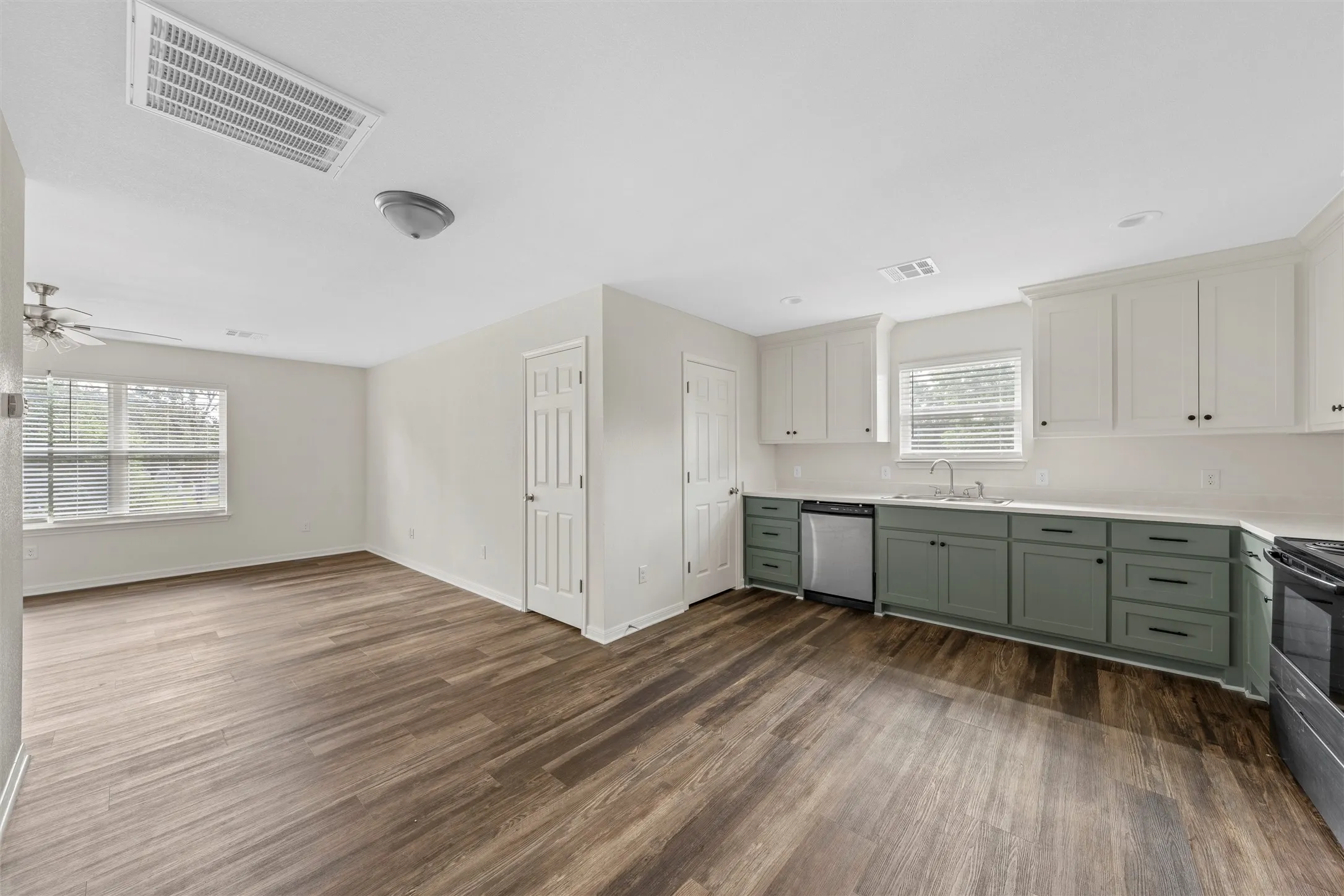 Triplex For Sale in Mc Lennan County , 700 Hines Avenue, Waco, Texas 76706, 3 Bedroom, 4 Bathroom, Garage spaces, 0 Sqft, built in 2021, Price $525,000, mls#21298961, Real Estate Agent in Waco, Homes For Sale in Mc Lennan county, Homes For Sale in Waco, Realtor in Waco Texas, Real Estate Brokerage Independent Realty Texas, Luminita Cordes Realtor