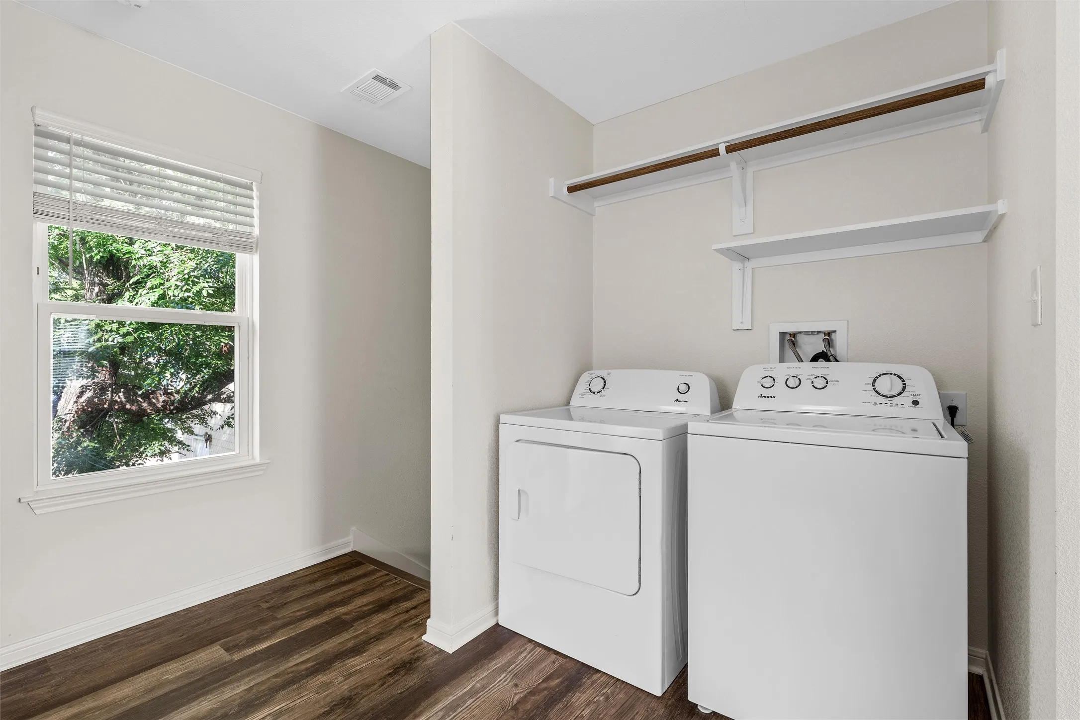 Triplex For Sale in Mc Lennan County , 700 Hines Avenue, Waco, Texas 76706, 3 Bedroom, 4 Bathroom, Garage spaces, 0 Sqft, built in 2021, Price $525,000, mls#21298961, Real Estate Agent in Waco, Homes For Sale in Mc Lennan county, Homes For Sale in Waco, Realtor in Waco Texas, Real Estate Brokerage Independent Realty Texas, Luminita Cordes Realtor