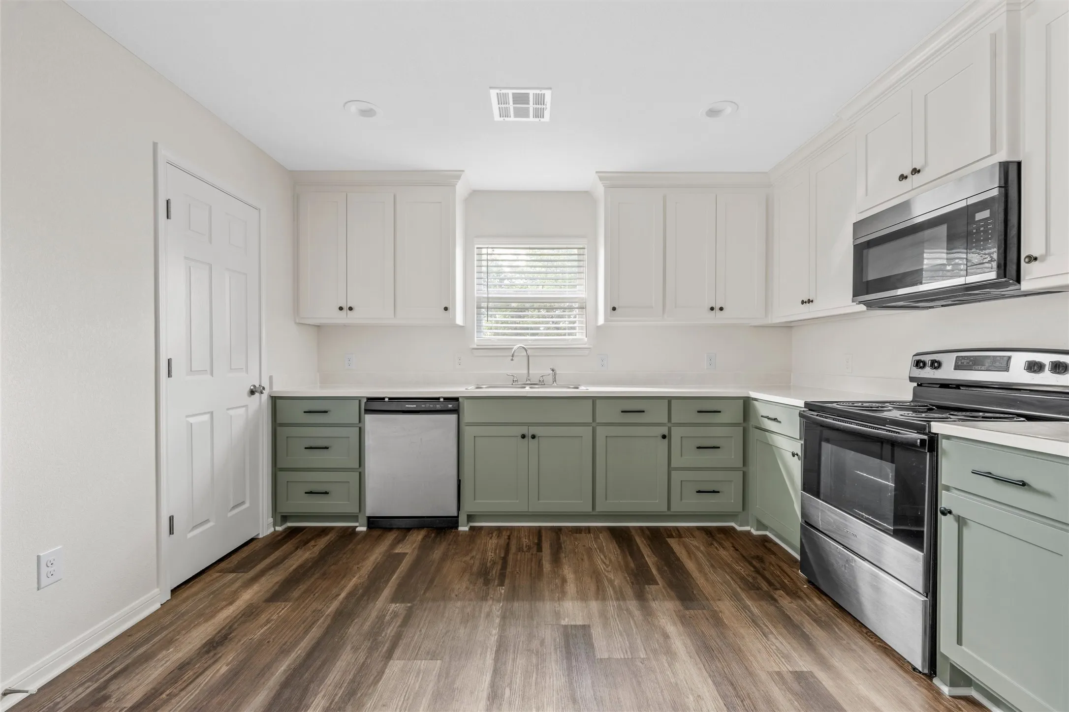 Triplex For Sale in Mc Lennan County , 700 Hines Avenue, Waco, Texas 76706, 3 Bedroom, 4 Bathroom, Garage spaces, 0 Sqft, built in 2021, Price $525,000, mls#21298961, Real Estate Agent in Waco, Homes For Sale in Mc Lennan county, Homes For Sale in Waco, Realtor in Waco Texas, Real Estate Brokerage Independent Realty Texas, Luminita Cordes Realtor
