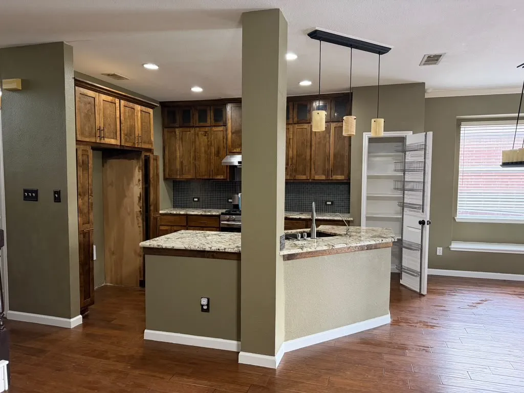 Single Family Residence For Rent in Collin County , 2016 LONDONDERRY Drive, Allen, Texas 75013, 4 Bedroom, 3 Bathroom, 2 Garage spaces, 2,289 Sqft, built in 1999, mls#21299183, Real Estate Agent in Allen, Homes For Rent in Collin county, Homes For Rent in Allen, Realtor in Allen Texas, Real Estate Brokerage Independent Realty Texas, Luminita Cordes Realtor