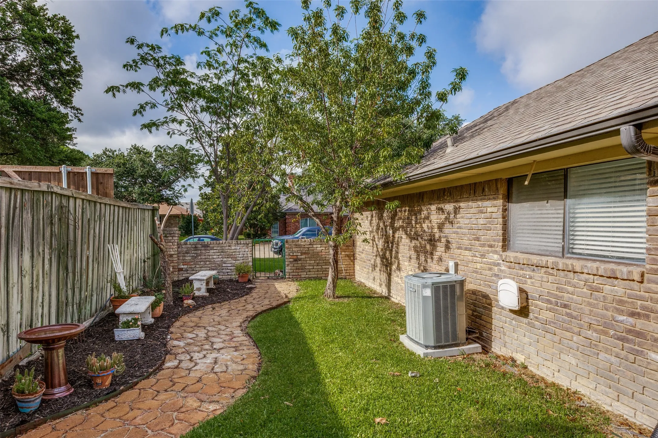 Single Family Residence For Sale in Collin County , 3329 Whiffletree Drive, Plano, Texas 75023, 4 Bedroom, 3 Bathroom, 2 Garage spaces, 3,130 Sqft, built in 1979, mls#21296755, Real Estate Agent in Plano, Homes For Sale in Collin county, Homes For Sale in Plano, Realtor in Plano Texas, Real Estate Brokerage Independent Realty Texas, Luminita Cordes Realtor