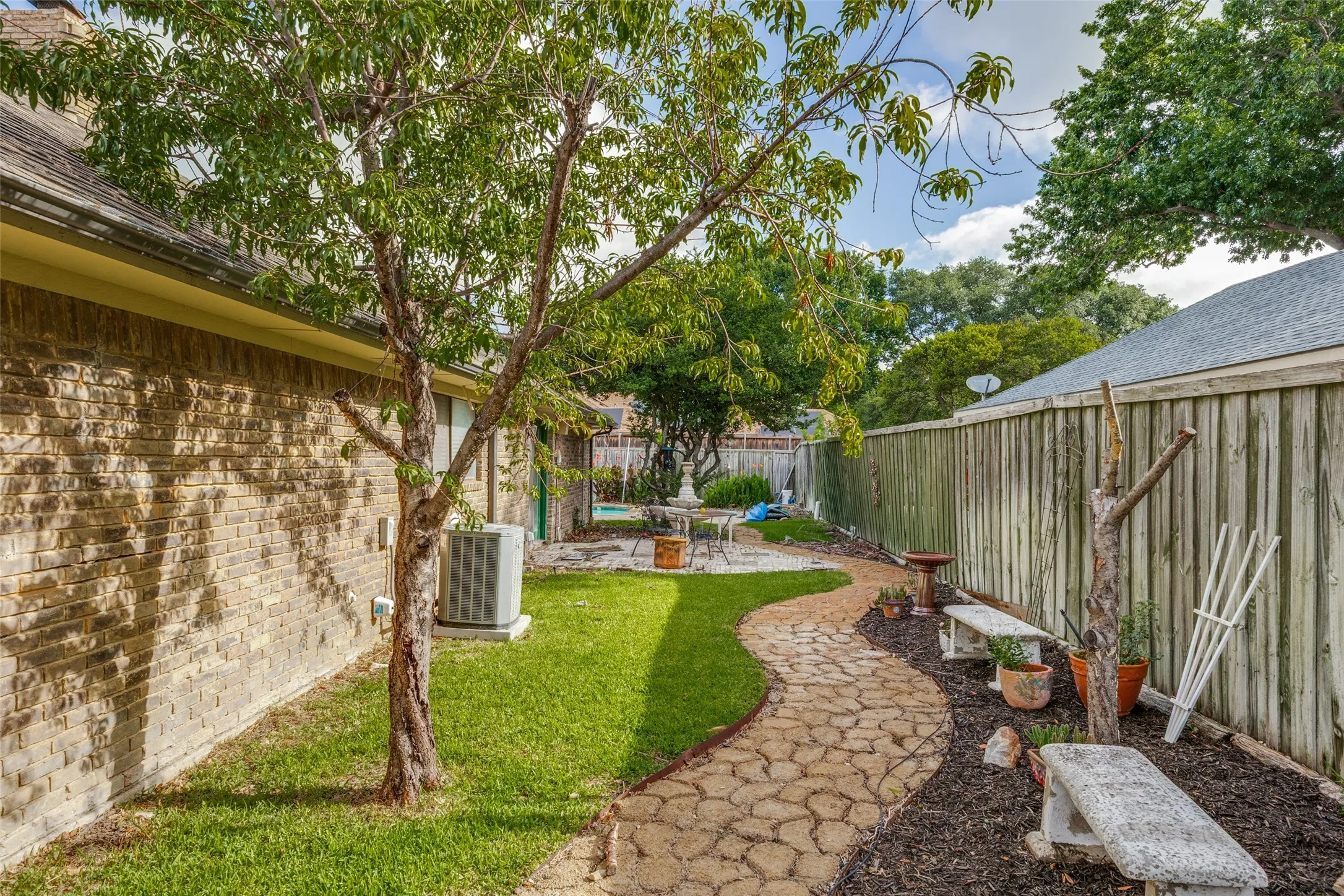 Single Family Residence For Sale in Collin County , 3329 Whiffletree Drive, Plano, Texas 75023, 4 Bedroom, 3 Bathroom, 2 Garage spaces, 3,130 Sqft, built in 1979, mls#21296755, Real Estate Agent in Plano, Homes For Sale in Collin county, Homes For Sale in Plano, Realtor in Plano Texas, Real Estate Brokerage Independent Realty Texas, Luminita Cordes Realtor