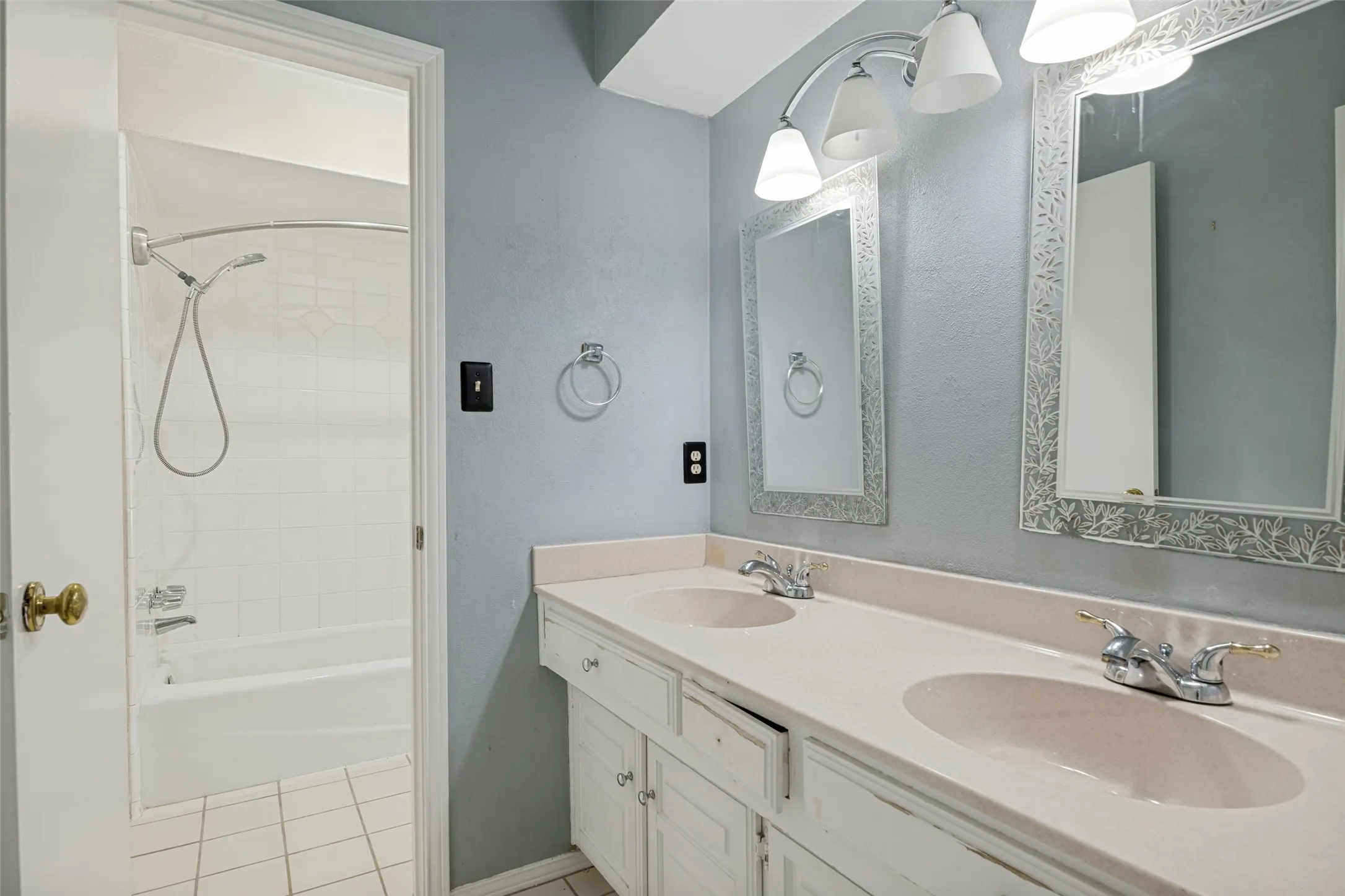 Single Family Residence For Sale in Collin County , 3329 Whiffletree Drive, Plano, Texas 75023, 4 Bedroom, 3 Bathroom, 2 Garage spaces, 3,130 Sqft, built in 1979, mls#21296755, Real Estate Agent in Plano, Homes For Sale in Collin county, Homes For Sale in Plano, Realtor in Plano Texas, Real Estate Brokerage Independent Realty Texas, Luminita Cordes Realtor