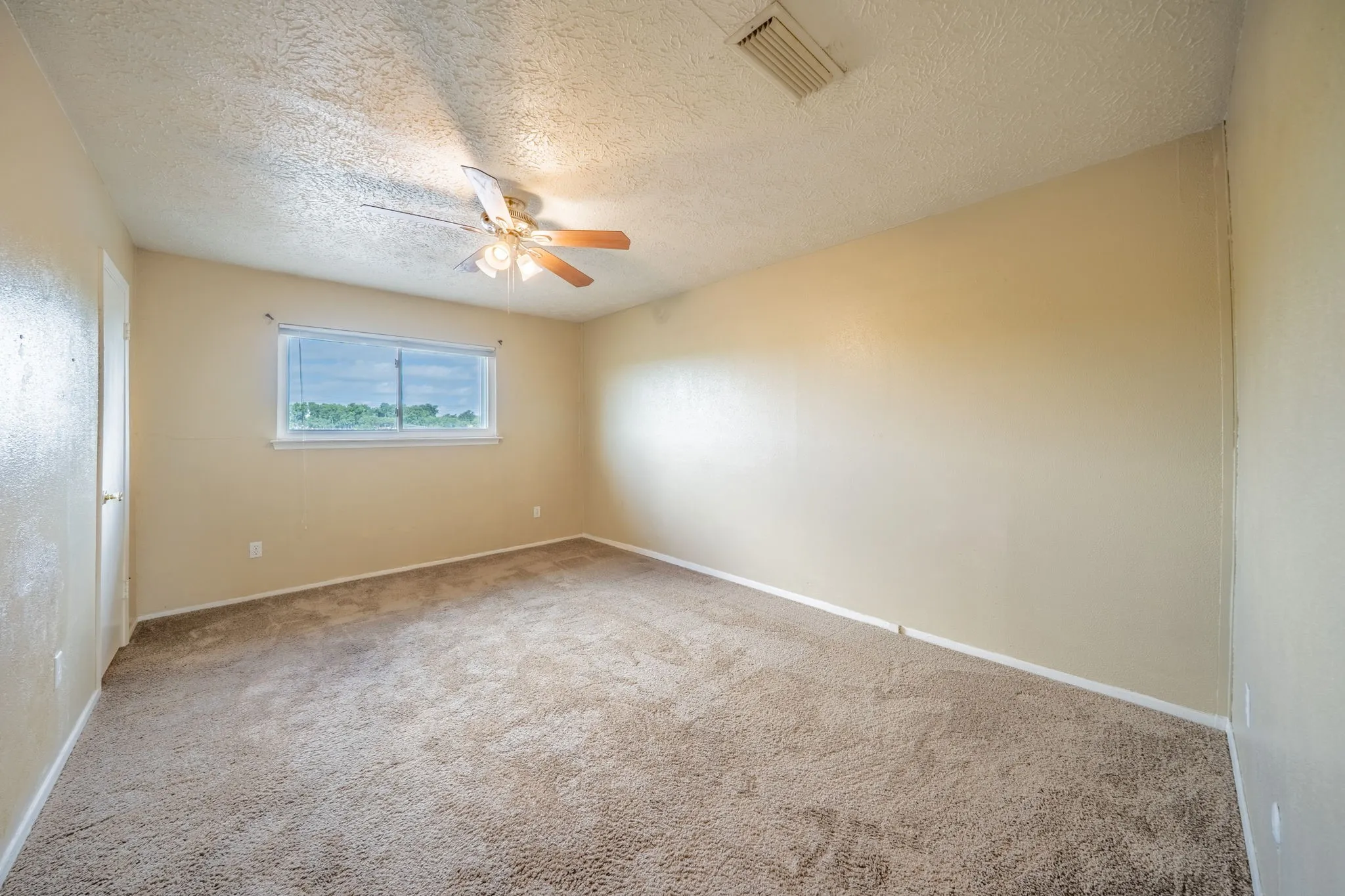 Townhouse For Sale in Dallas County , 36 W Creek Lane, Grand Prairie, Texas 75052, 2 Bedrooms, 2 Bathrooms, Garage spaces, 1,156 Sqft, built in 1971, Price $165,000, mls#21299320, Real Estate Agent in Grand Prairie, Homes For Sale in Dallas county, Homes For Sale in Grand Prairie, Realtor in Grand Prairie Texas, Real Estate Brokerage Independent Realty Texas, Luminita Cordes Realtor