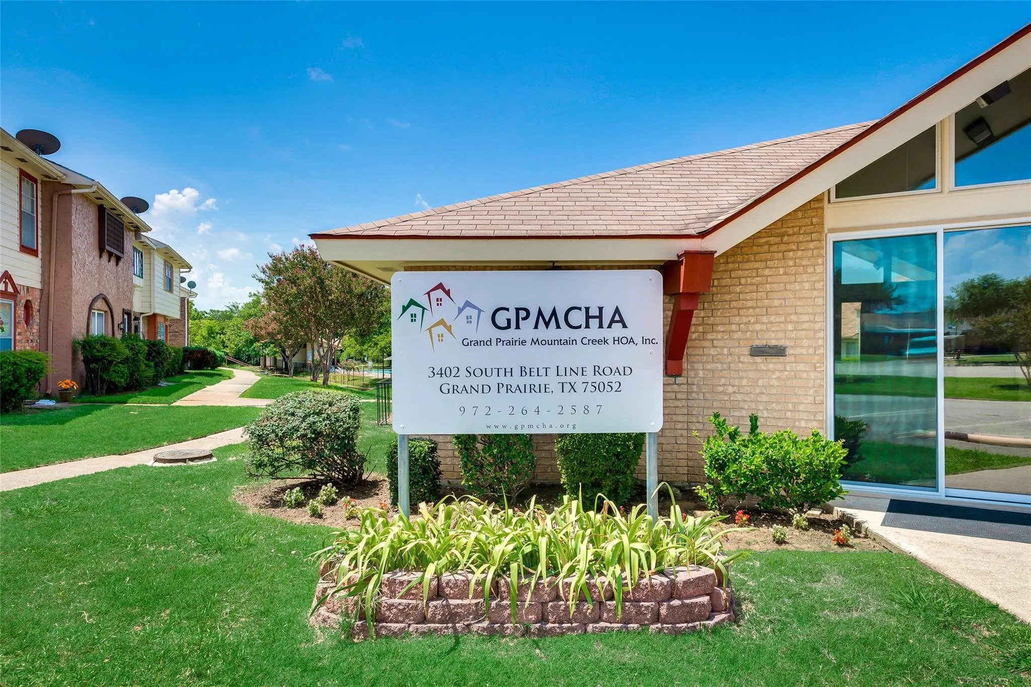 Townhouse For Sale in Dallas County , 36 W Creek Lane, Grand Prairie, Texas 75052, 2 Bedrooms, 2 Bathrooms, Garage spaces, 1,156 Sqft, built in 1971, Price $165,000, mls#21299320, Real Estate Agent in Grand Prairie, Homes For Sale in Dallas county, Homes For Sale in Grand Prairie, Realtor in Grand Prairie Texas, Real Estate Brokerage Independent Realty Texas, Luminita Cordes Realtor