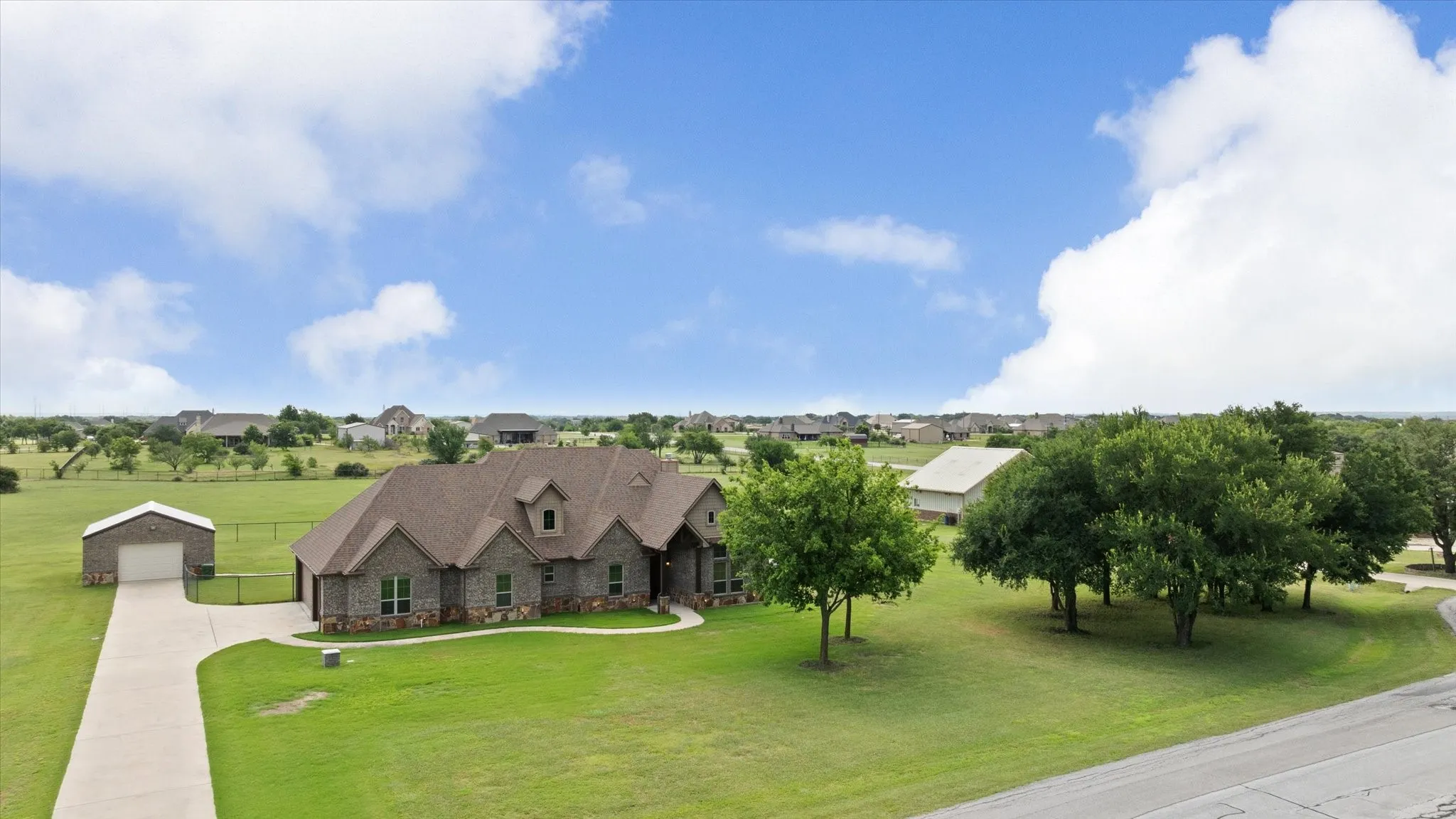 Single Family Residence For Sale in Parker County , 104 Rattling Antler Court, Azle, Texas 76020, 4 Bedroom, 3 Bathroom, 5 Garage spaces, 2,673 Sqft, built in 2016, mls#21297112, Real Estate Agent in Azle, Homes For Sale in Parker county, Homes For Sale in Azle, Realtor in Azle Texas, Real Estate Brokerage Independent Realty Texas, Luminita Cordes Realtor