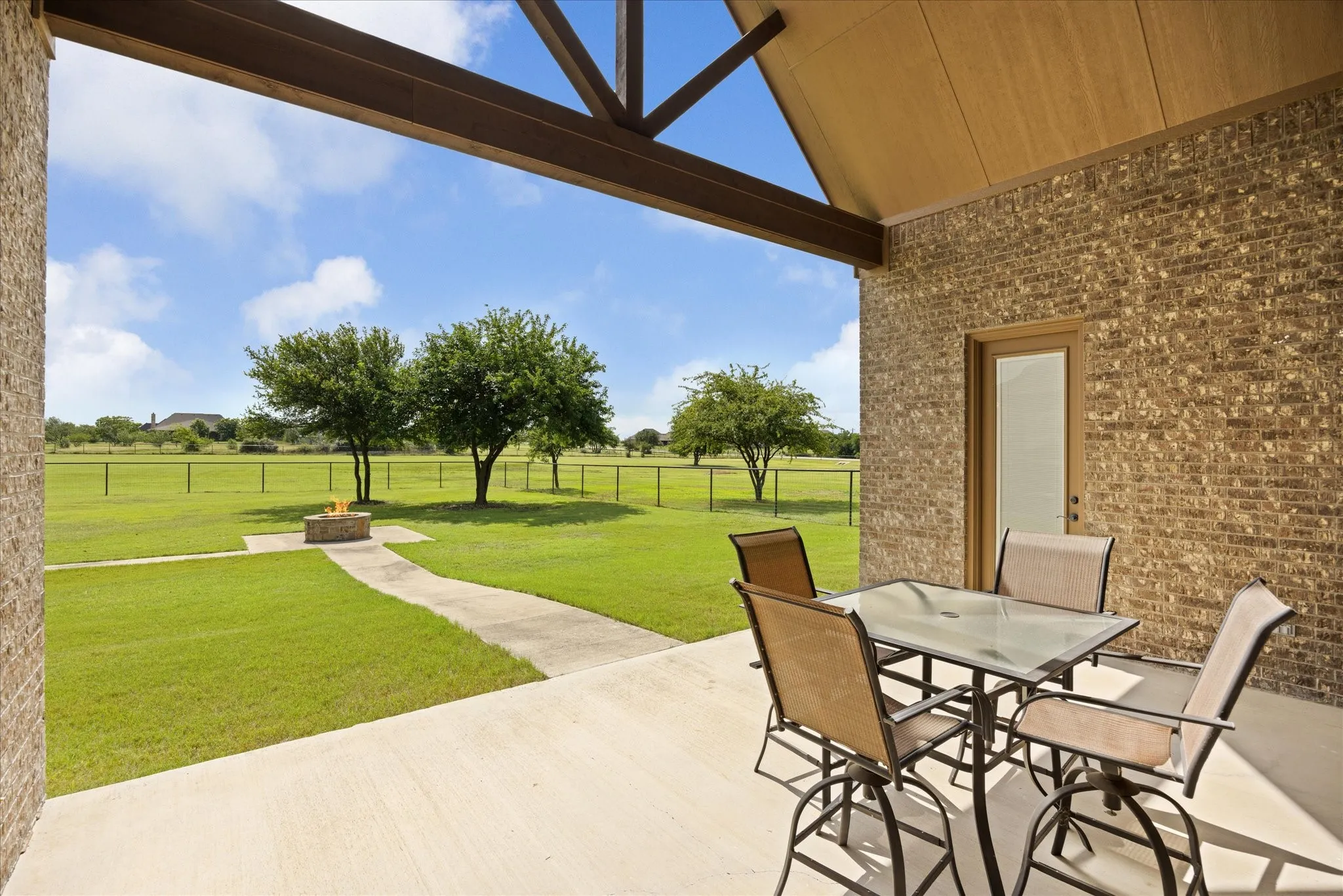 Single Family Residence For Sale in Parker County , 104 Rattling Antler Court, Azle, Texas 76020, 4 Bedroom, 3 Bathroom, 5 Garage spaces, 2,673 Sqft, built in 2016, mls#21297112, Real Estate Agent in Azle, Homes For Sale in Parker county, Homes For Sale in Azle, Realtor in Azle Texas, Real Estate Brokerage Independent Realty Texas, Luminita Cordes Realtor