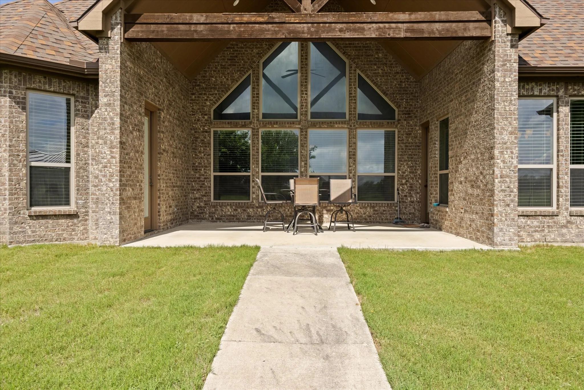 Single Family Residence For Sale in Parker County , 104 Rattling Antler Court, Azle, Texas 76020, 4 Bedroom, 3 Bathroom, 5 Garage spaces, 2,673 Sqft, built in 2016, mls#21297112, Real Estate Agent in Azle, Homes For Sale in Parker county, Homes For Sale in Azle, Realtor in Azle Texas, Real Estate Brokerage Independent Realty Texas, Luminita Cordes Realtor