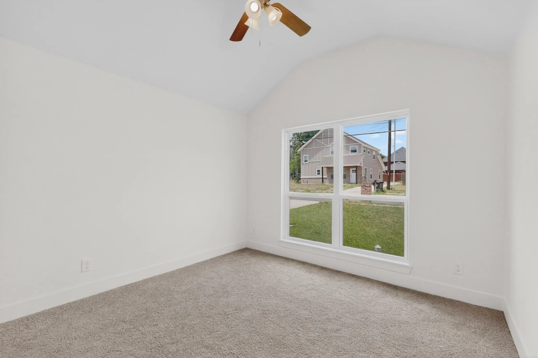 Single Family Residence For Sale in Hunt County , 3407 Pickett Street, Greenville, Texas 75401, 3 Bedroom, 3 Bathroom, 2 Garage spaces, 1,590 Sqft, built in 2022, mls#21299341, Real Estate Agent in Greenville, Homes For Sale in Hunt county, Homes For Sale in Greenville, Realtor in Greenville Texas, Real Estate Brokerage Independent Realty Texas, Luminita Cordes Realtor