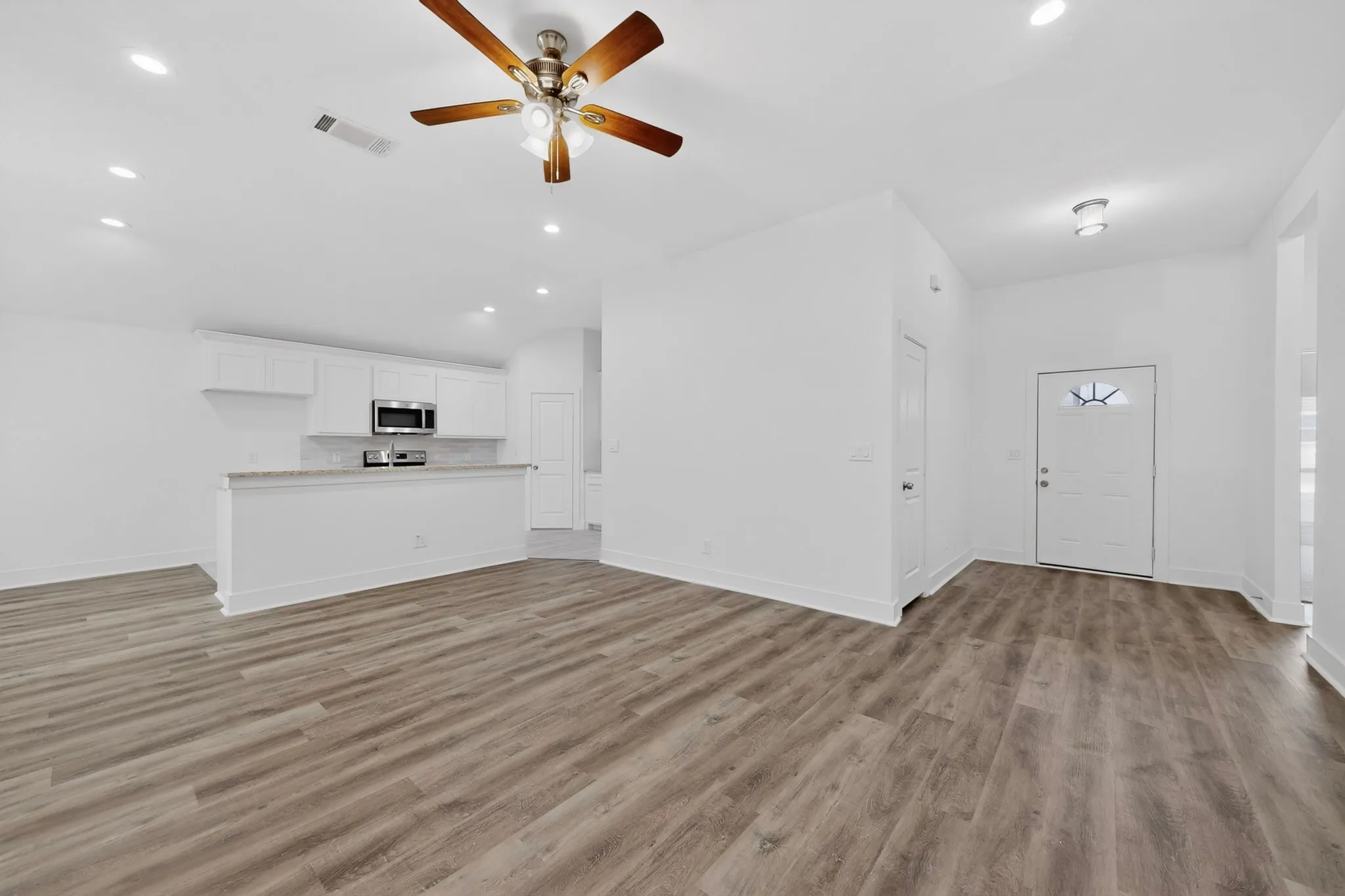 Single Family Residence For Sale in Hunt County , 3407 Pickett Street, Greenville, Texas 75401, 3 Bedroom, 3 Bathroom, 2 Garage spaces, 1,590 Sqft, built in 2022, mls#21299341, Real Estate Agent in Greenville, Homes For Sale in Hunt county, Homes For Sale in Greenville, Realtor in Greenville Texas, Real Estate Brokerage Independent Realty Texas, Luminita Cordes Realtor