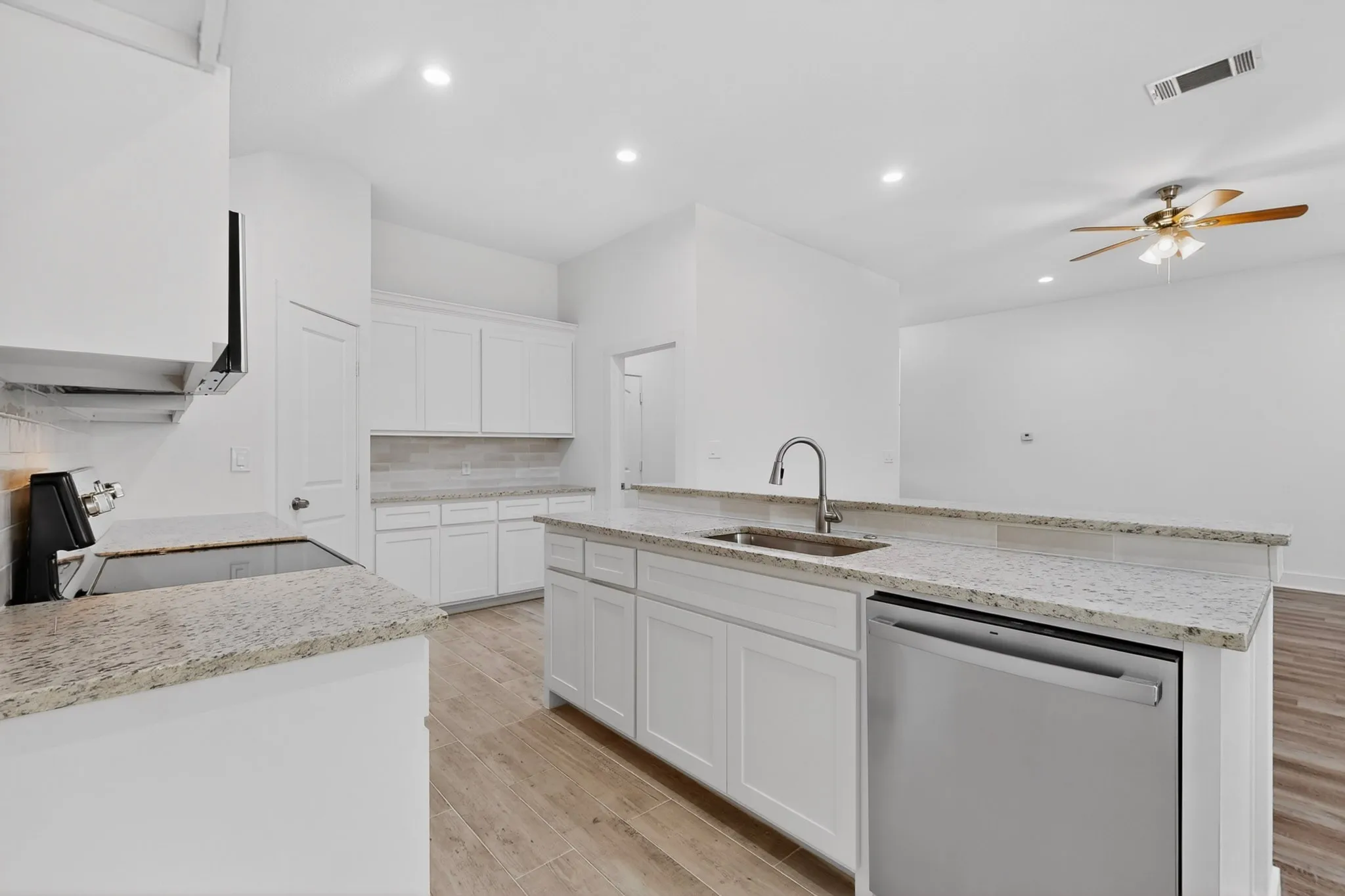 Single Family Residence For Sale in Hunt County , 3407 Pickett Street, Greenville, Texas 75401, 3 Bedroom, 3 Bathroom, 2 Garage spaces, 1,590 Sqft, built in 2022, mls#21299341, Real Estate Agent in Greenville, Homes For Sale in Hunt county, Homes For Sale in Greenville, Realtor in Greenville Texas, Real Estate Brokerage Independent Realty Texas, Luminita Cordes Realtor