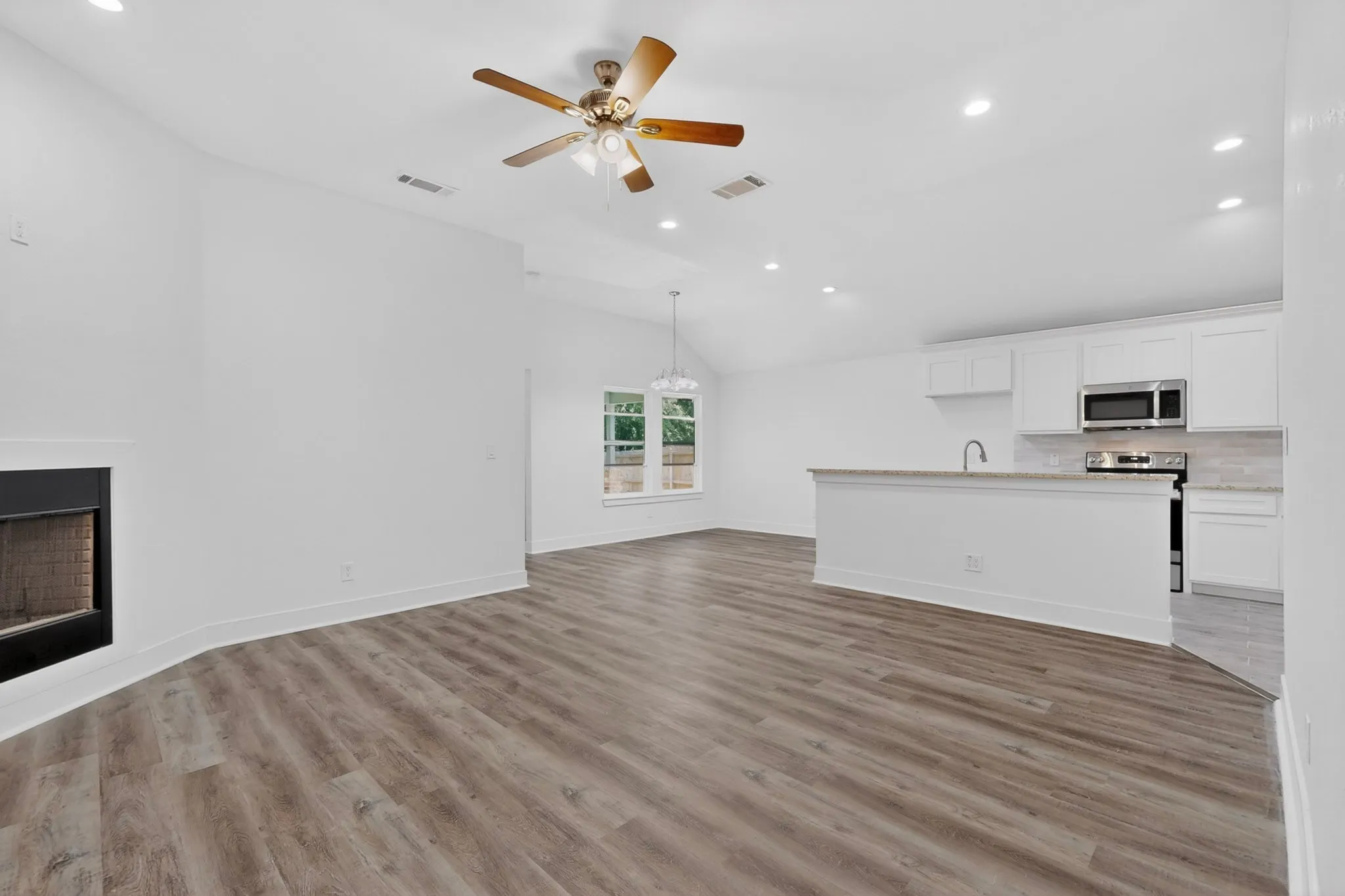 Single Family Residence For Sale in Hunt County , 3407 Pickett Street, Greenville, Texas 75401, 3 Bedroom, 3 Bathroom, 2 Garage spaces, 1,590 Sqft, built in 2022, mls#21299341, Real Estate Agent in Greenville, Homes For Sale in Hunt county, Homes For Sale in Greenville, Realtor in Greenville Texas, Real Estate Brokerage Independent Realty Texas, Luminita Cordes Realtor
