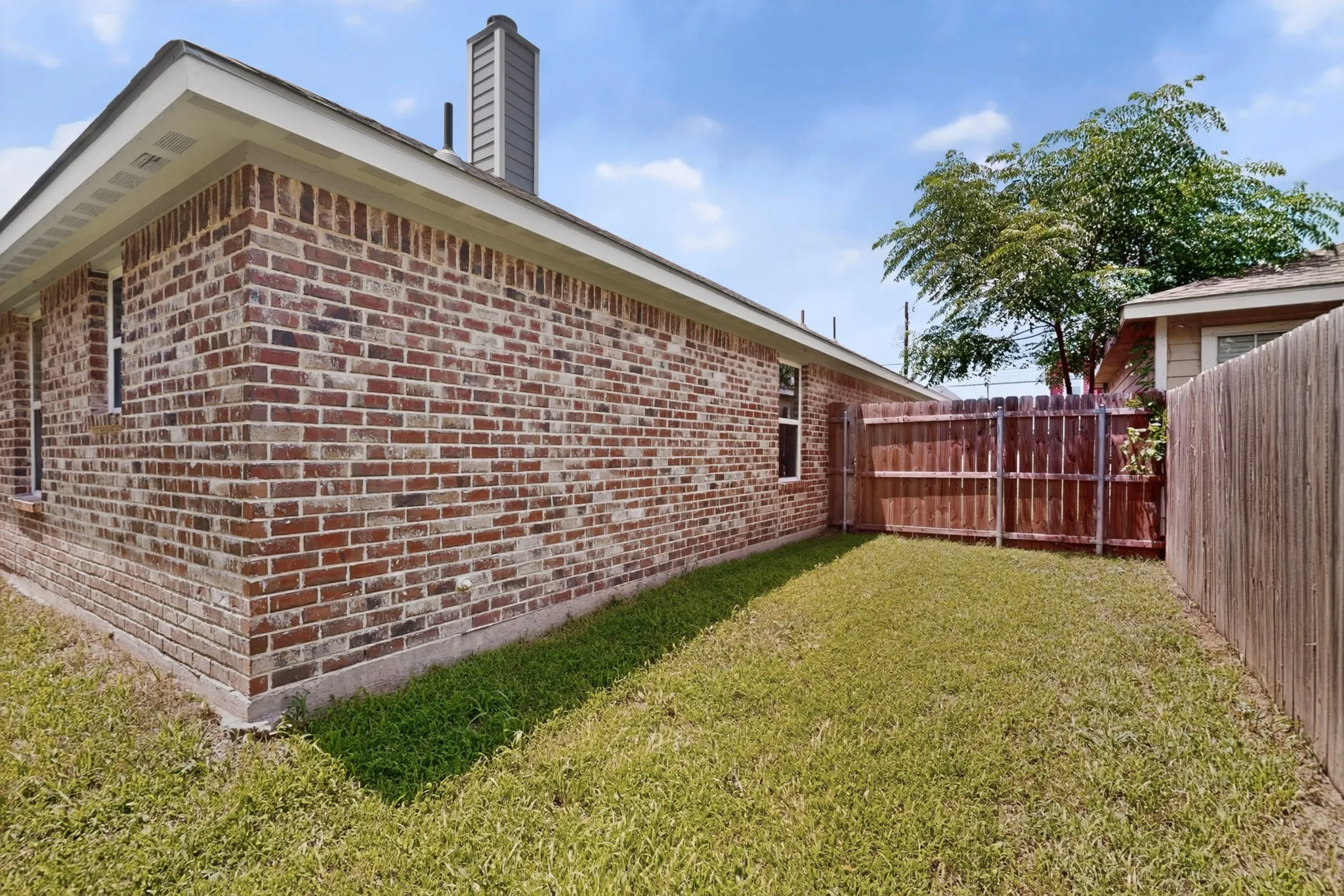 Single Family Residence For Sale in Hunt County , 3407 Pickett Street, Greenville, Texas 75401, 3 Bedroom, 3 Bathroom, 2 Garage spaces, 1,590 Sqft, built in 2022, mls#21299341, Real Estate Agent in Greenville, Homes For Sale in Hunt county, Homes For Sale in Greenville, Realtor in Greenville Texas, Real Estate Brokerage Independent Realty Texas, Luminita Cordes Realtor