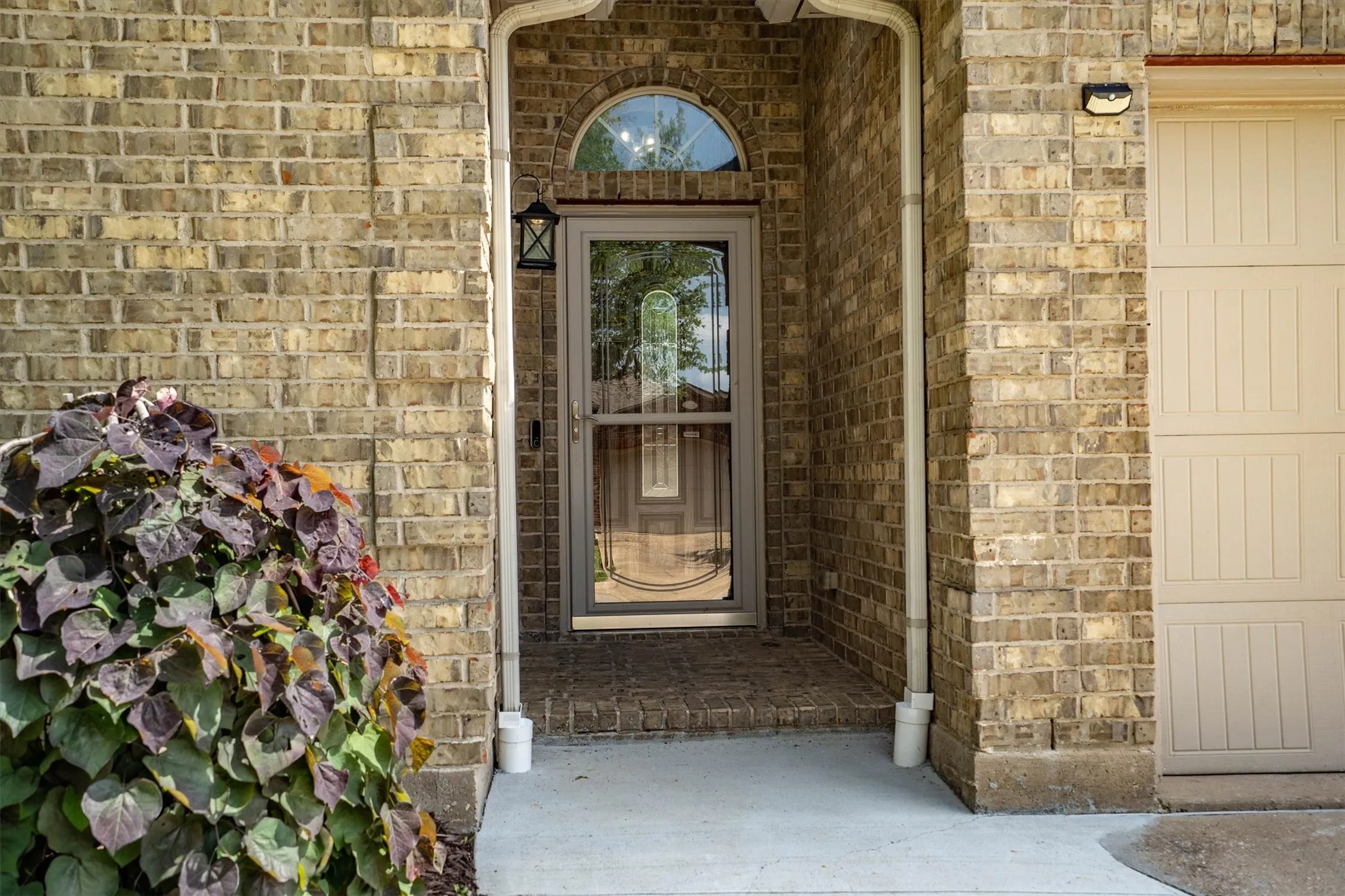 Single Family Residence For Sale in Denton County , 3305 Hornbeam Street, Denton, Texas 76226, 4 Bedroom, 3 Bathroom, 2 Garage spaces, 2,685 Sqft, built in 2009, mls#21294590, Real Estate Agent in Denton, Homes For Sale in Denton county, Homes For Sale in Denton, Realtor in Denton Texas, Real Estate Brokerage Independent Realty Texas, Luminita Cordes Realtor