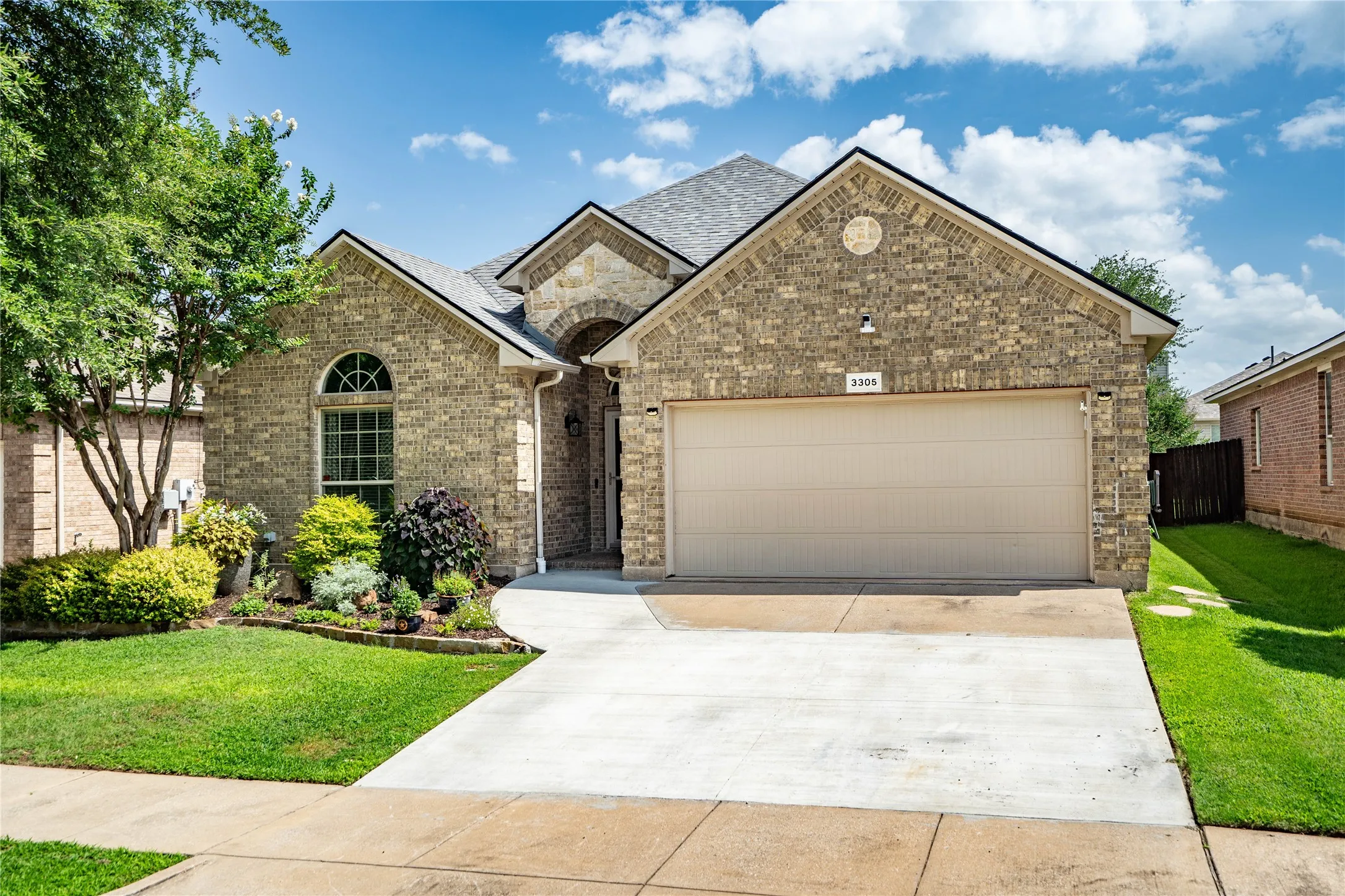 Single Family Residence For Sale in Denton County , 3305 Hornbeam Street, Denton, Texas 76226, 4 Bedroom, 3 Bathroom, 2 Garage spaces, 2,685 Sqft, built in 2009, mls#21294590, Real Estate Agent in Denton, Homes For Sale in Denton county, Homes For Sale in Denton, Realtor in Denton Texas, Real Estate Brokerage Independent Realty Texas, Luminita Cordes Realtor