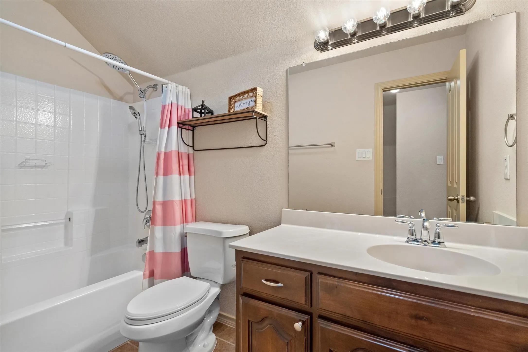 Single Family Residence For Sale in Denton County , 3305 Hornbeam Street, Denton, Texas 76226, 4 Bedroom, 3 Bathroom, 2 Garage spaces, 2,685 Sqft, built in 2009, mls#21294590, Real Estate Agent in Denton, Homes For Sale in Denton county, Homes For Sale in Denton, Realtor in Denton Texas, Real Estate Brokerage Independent Realty Texas, Luminita Cordes Realtor