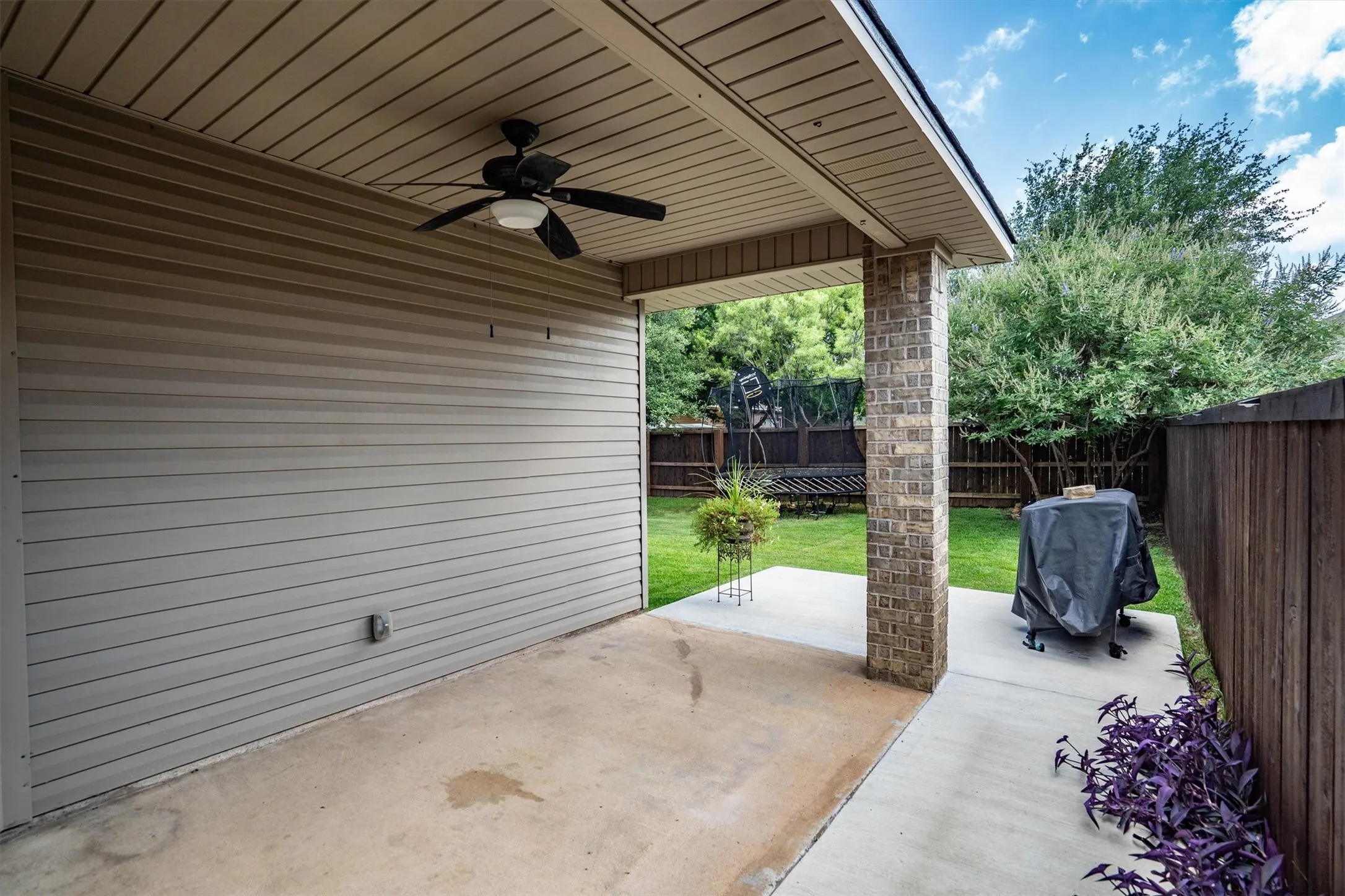 Single Family Residence For Sale in Denton County , 3305 Hornbeam Street, Denton, Texas 76226, 4 Bedroom, 3 Bathroom, 2 Garage spaces, 2,685 Sqft, built in 2009, mls#21294590, Real Estate Agent in Denton, Homes For Sale in Denton county, Homes For Sale in Denton, Realtor in Denton Texas, Real Estate Brokerage Independent Realty Texas, Luminita Cordes Realtor