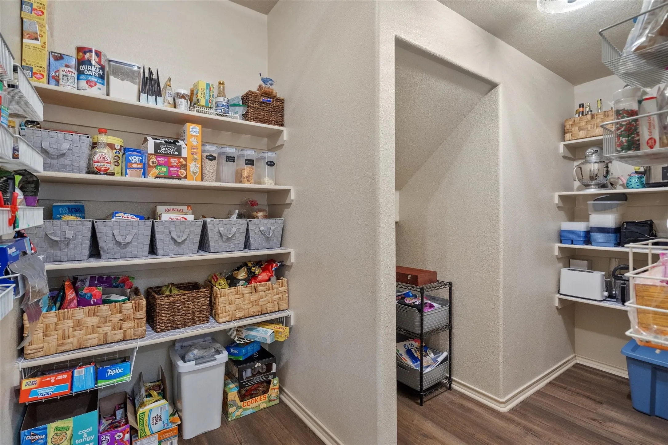 Single Family Residence For Sale in Denton County , 3305 Hornbeam Street, Denton, Texas 76226, 4 Bedroom, 3 Bathroom, 2 Garage spaces, 2,685 Sqft, built in 2009, mls#21294590, Real Estate Agent in Denton, Homes For Sale in Denton county, Homes For Sale in Denton, Realtor in Denton Texas, Real Estate Brokerage Independent Realty Texas, Luminita Cordes Realtor