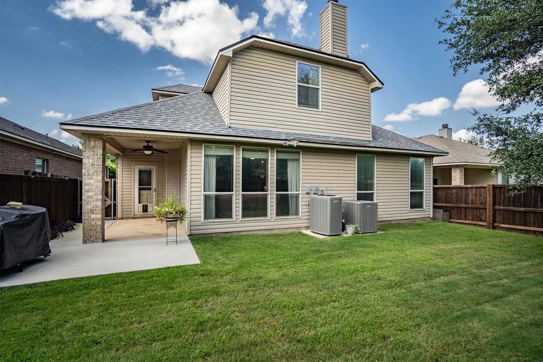 Single Family Residence For Sale in Denton County , 3305 Hornbeam Street, Denton, Texas 76226, 4 Bedroom, 3 Bathroom, 2 Garage spaces, 2,685 Sqft, built in 2009, mls#21294590, Real Estate Agent in Denton, Homes For Sale in Denton county, Homes For Sale in Denton, Realtor in Denton Texas, Real Estate Brokerage Independent Realty Texas, Luminita Cordes Realtor