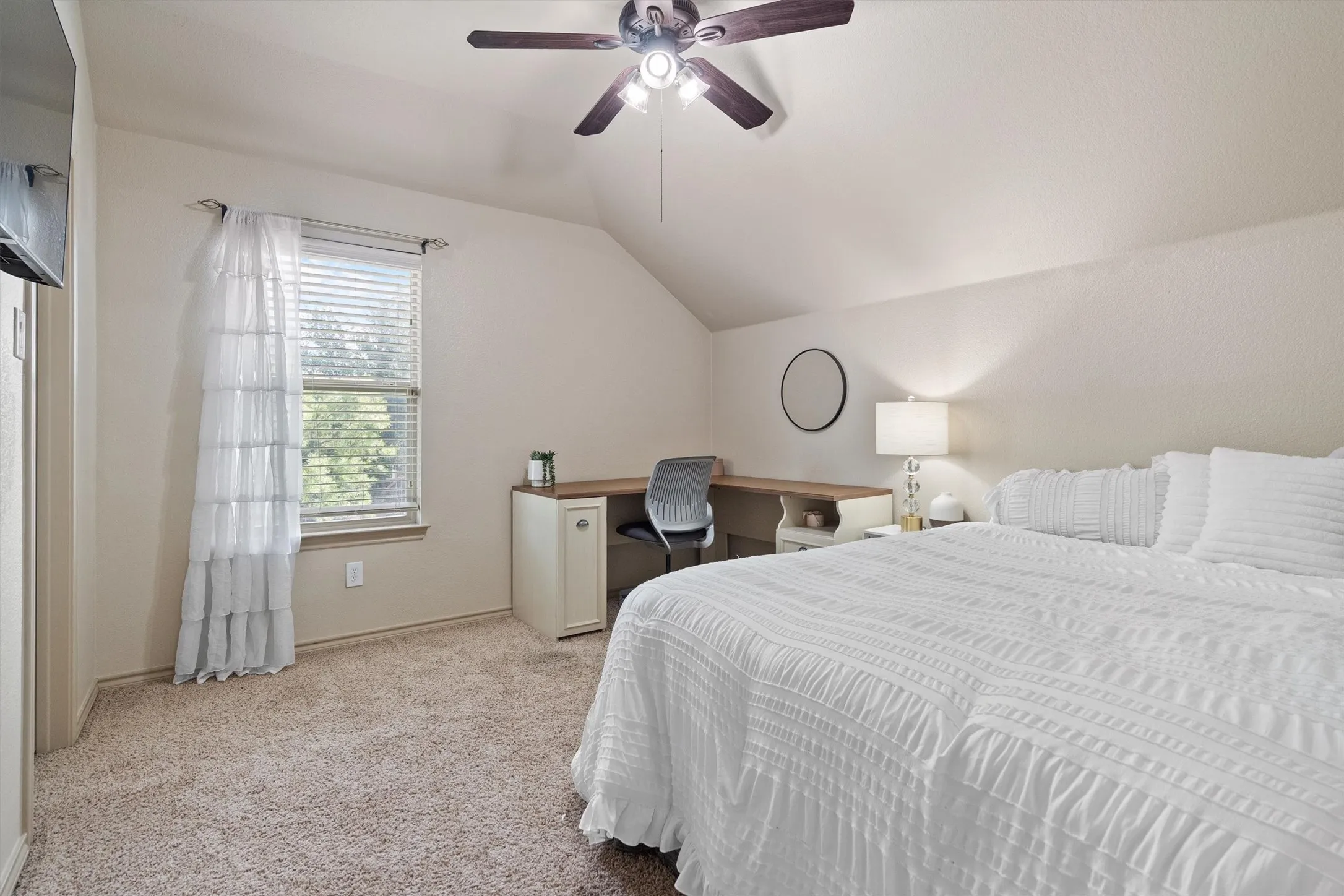 Single Family Residence For Sale in Denton County , 3305 Hornbeam Street, Denton, Texas 76226, 4 Bedroom, 3 Bathroom, 2 Garage spaces, 2,685 Sqft, built in 2009, mls#21294590, Real Estate Agent in Denton, Homes For Sale in Denton county, Homes For Sale in Denton, Realtor in Denton Texas, Real Estate Brokerage Independent Realty Texas, Luminita Cordes Realtor