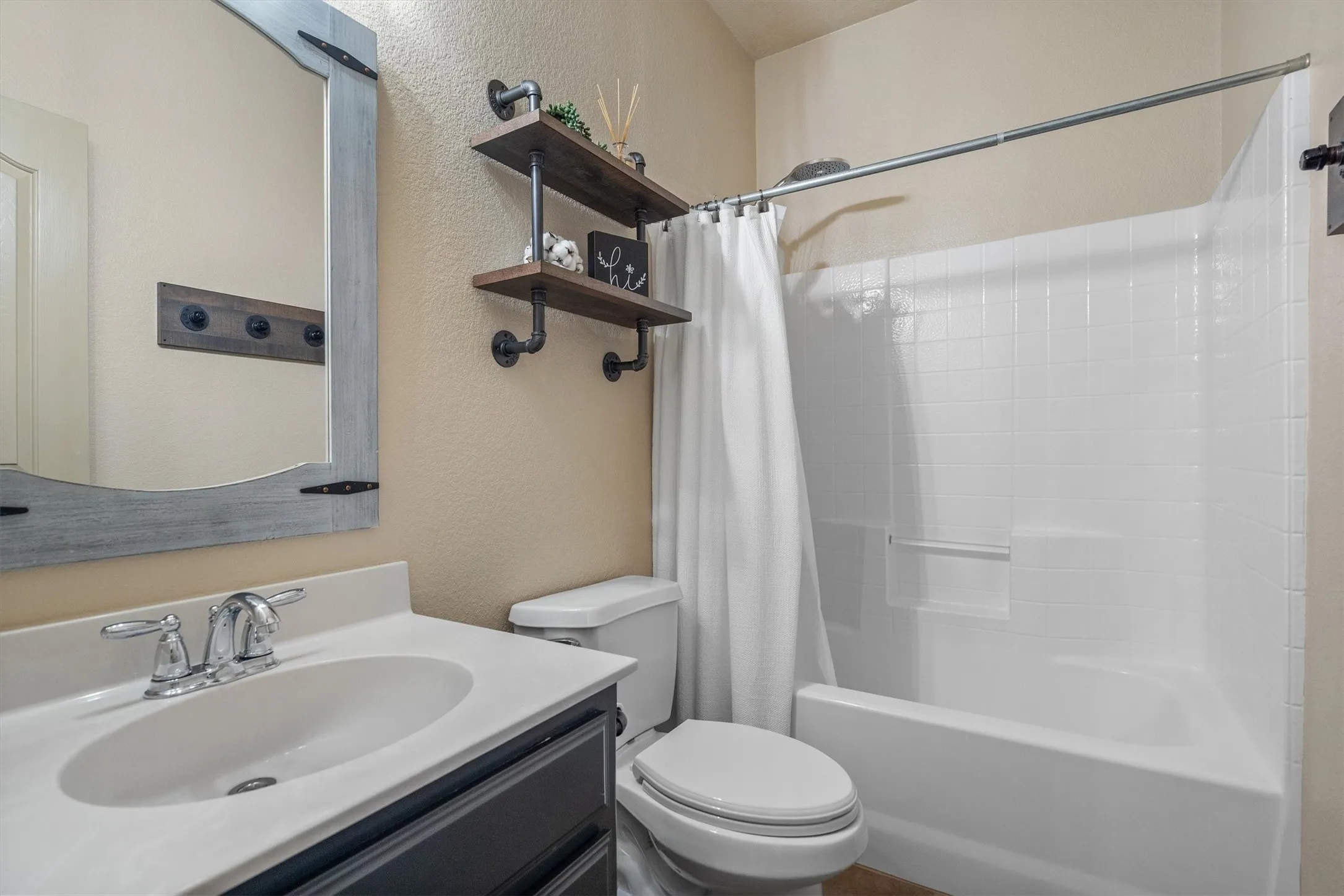 Single Family Residence For Sale in Denton County , 3305 Hornbeam Street, Denton, Texas 76226, 4 Bedroom, 3 Bathroom, 2 Garage spaces, 2,685 Sqft, built in 2009, mls#21294590, Real Estate Agent in Denton, Homes For Sale in Denton county, Homes For Sale in Denton, Realtor in Denton Texas, Real Estate Brokerage Independent Realty Texas, Luminita Cordes Realtor